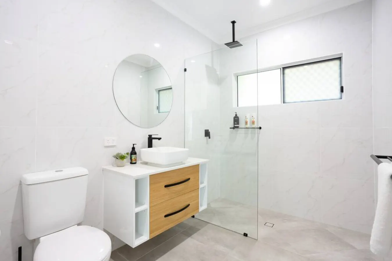 Botanical Gardens Spa Villa - Edge Hill sleeps 9 14