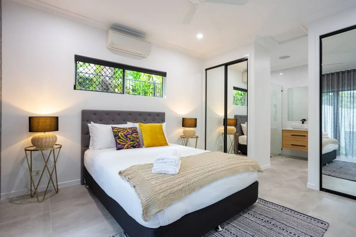 Botanical Gardens Spa Villa - Edge Hill sleeps 9 15