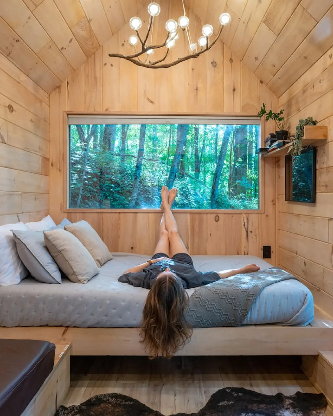 The Twig | Outdoor Shower, Deck & Cozy Chimney