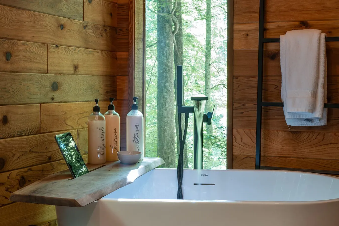 The Twig Outdoor Shower, Deck & Cozy Chimney 12