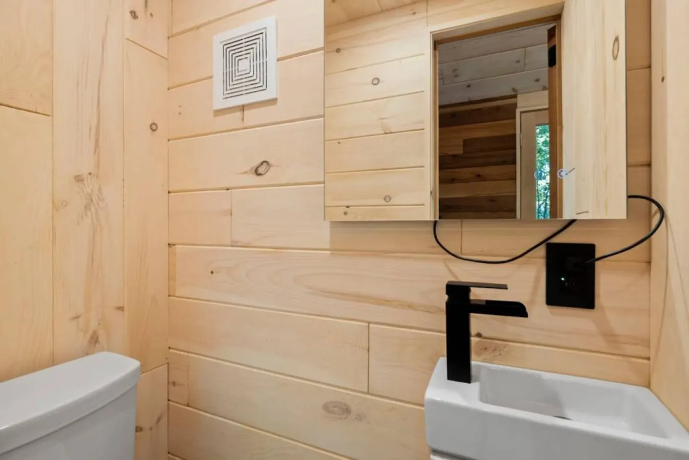 The Twig Outdoor Shower, Deck & Cozy Chimney 13