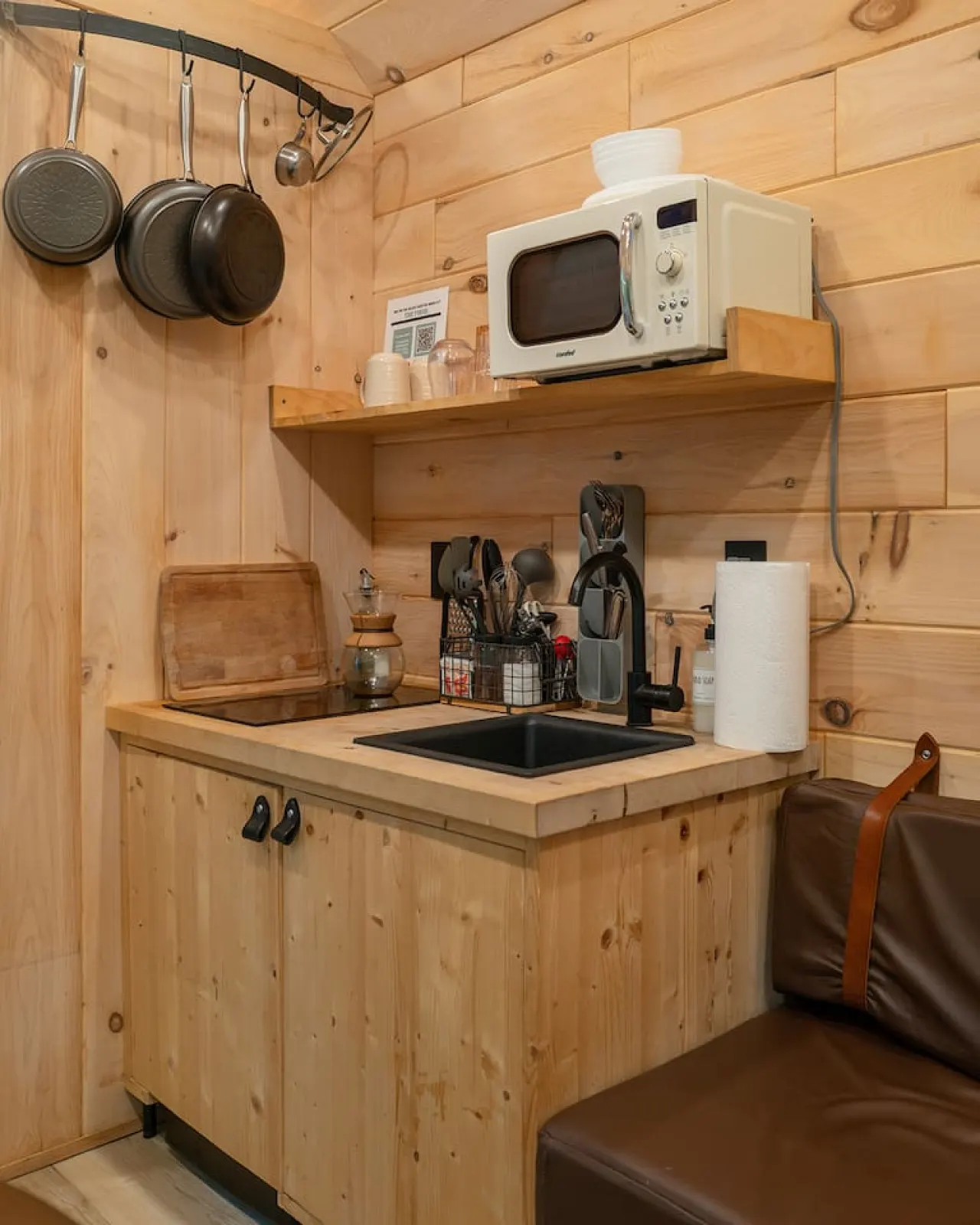 The Twig Outdoor Shower, Deck & Cozy Chimney 14