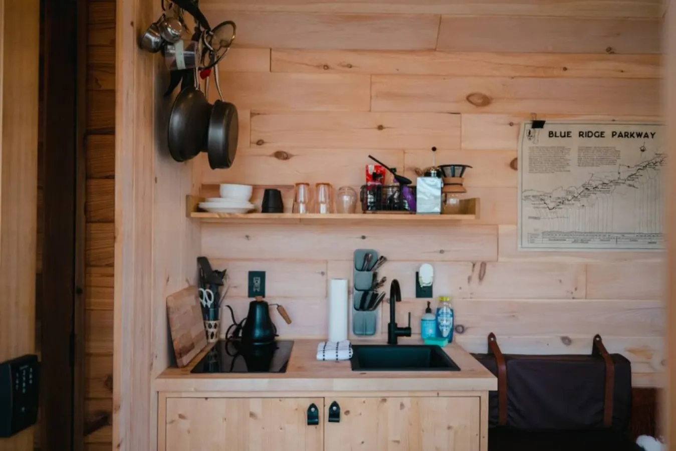The Twig Outdoor Shower, Deck & Cozy Chimney 3