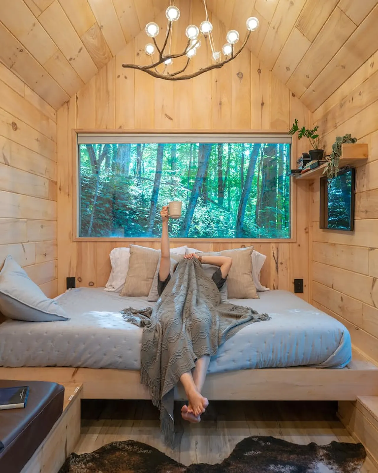 The Twig Outdoor Shower, Deck & Cozy Chimney 6