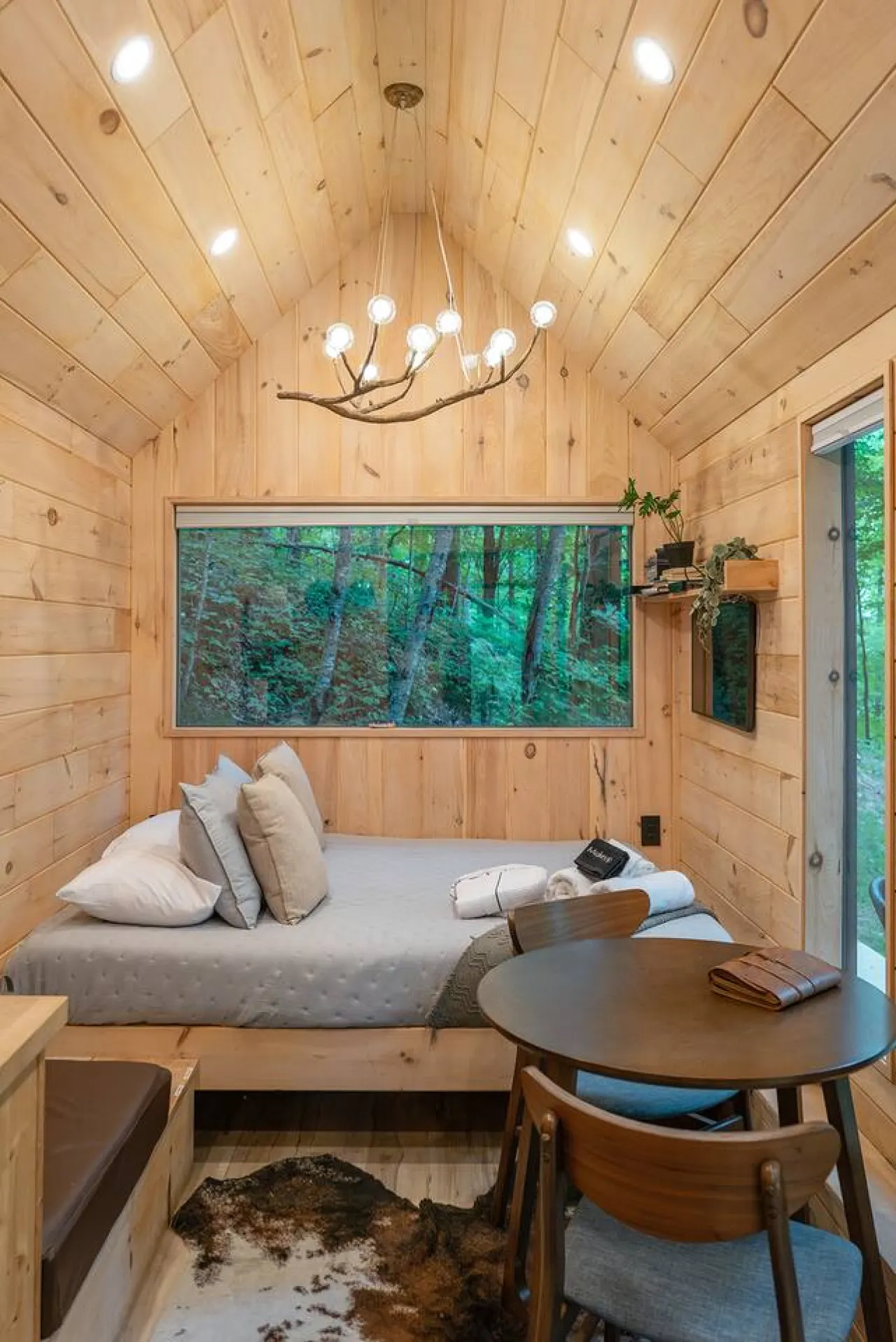 The Twig Outdoor Shower, Deck & Cozy Chimney 7