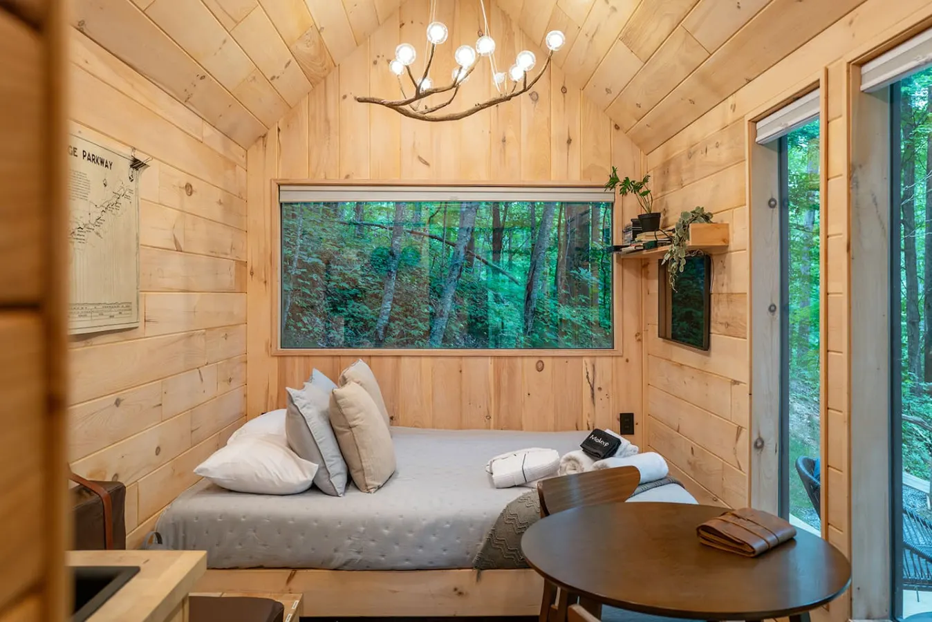The Twig Outdoor Shower, Deck & Cozy Chimney 8