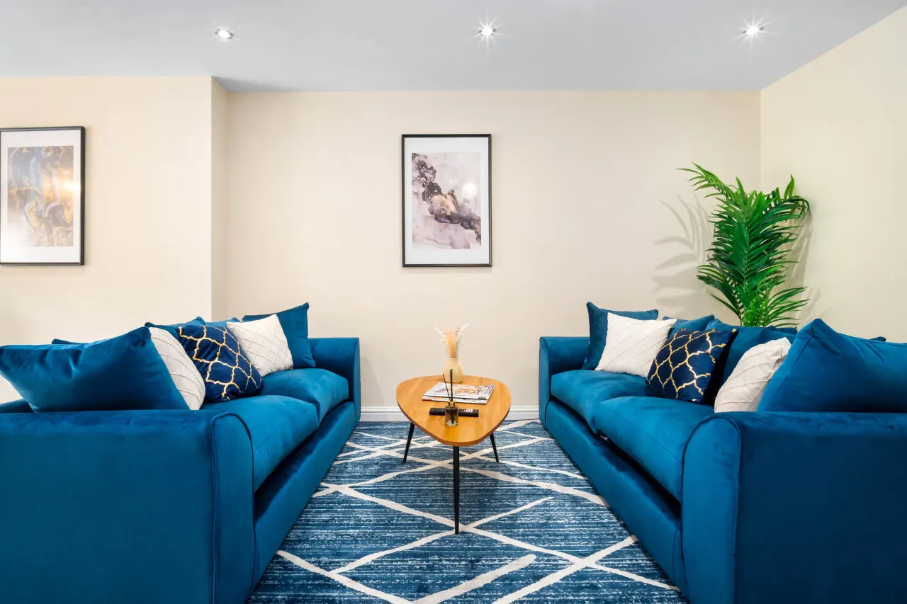 Modern 4 Bedroom House - Garden - Parking 19