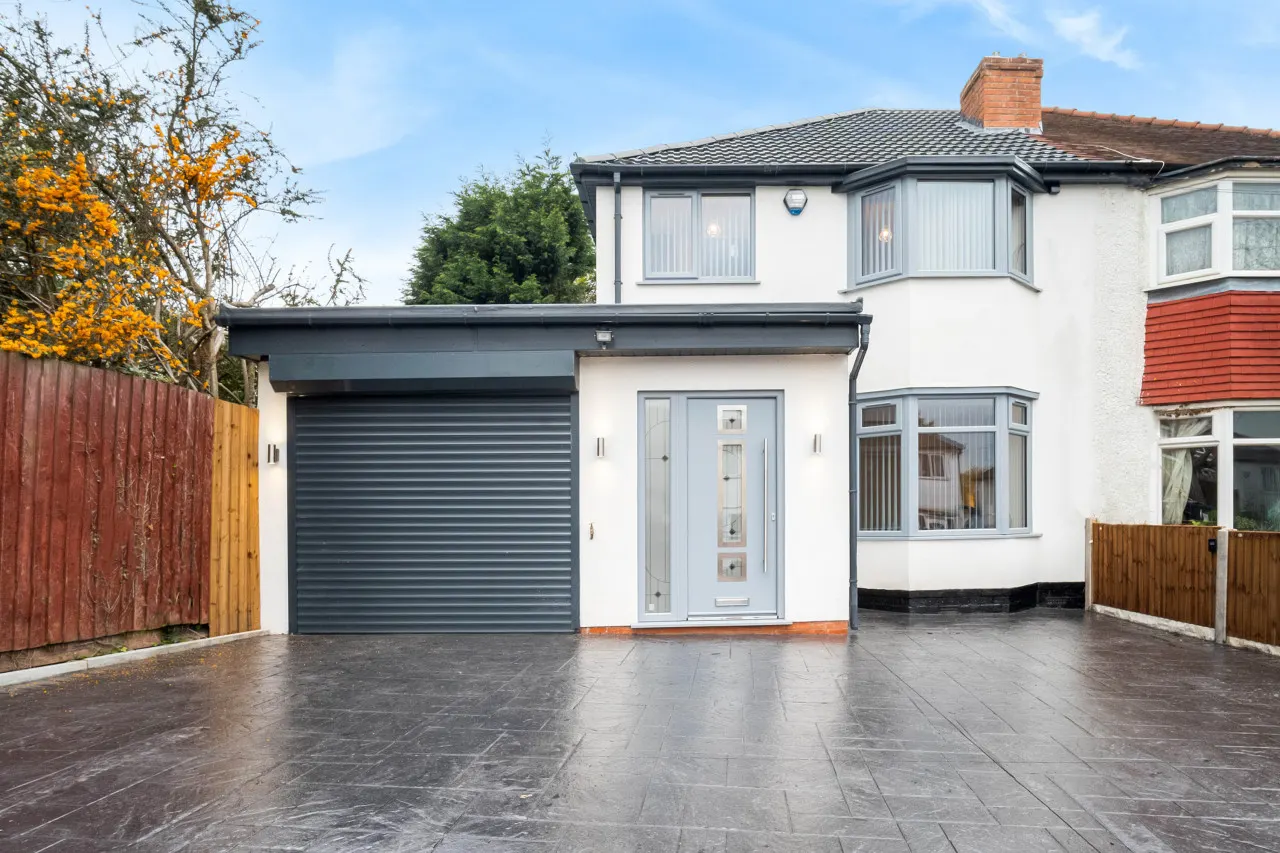 Modern 4 Bedroom House - Garden - Parking 6