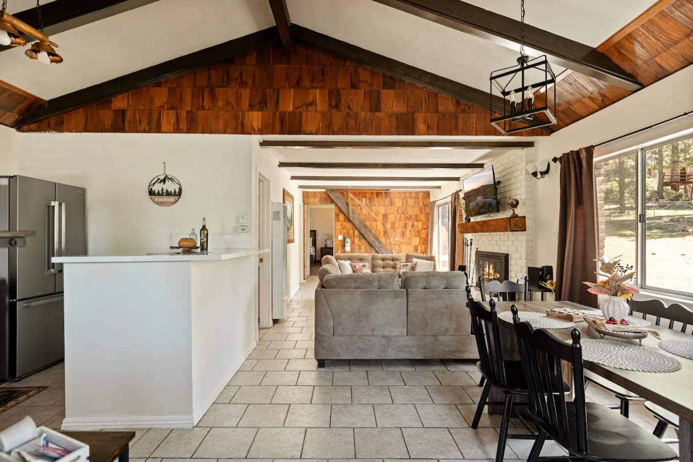 Marin Lodge, Near Slopes w/ Large Backyard, Pets 11