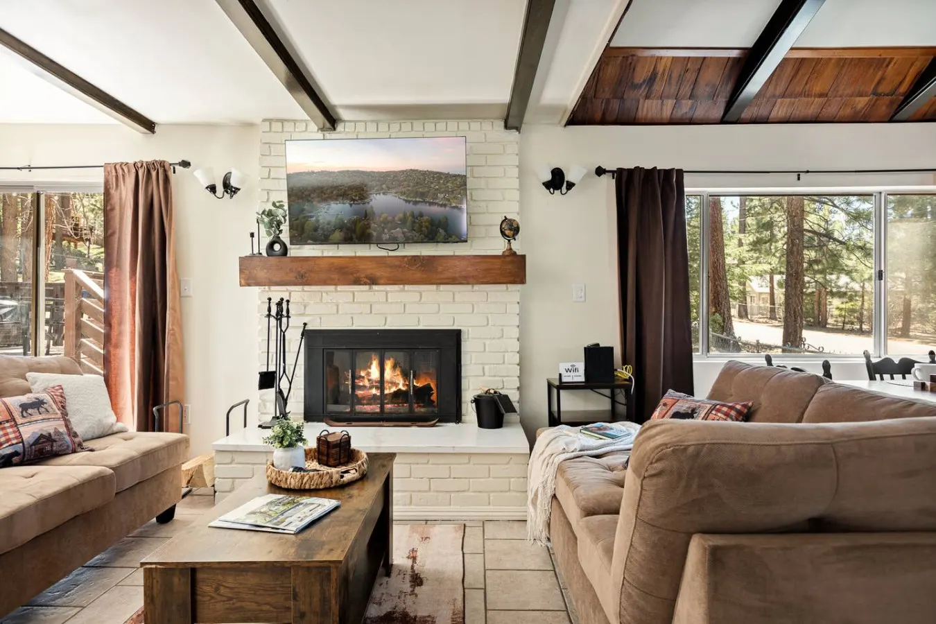 Marin Lodge, Near Slopes w/ Large Backyard, Pets 12