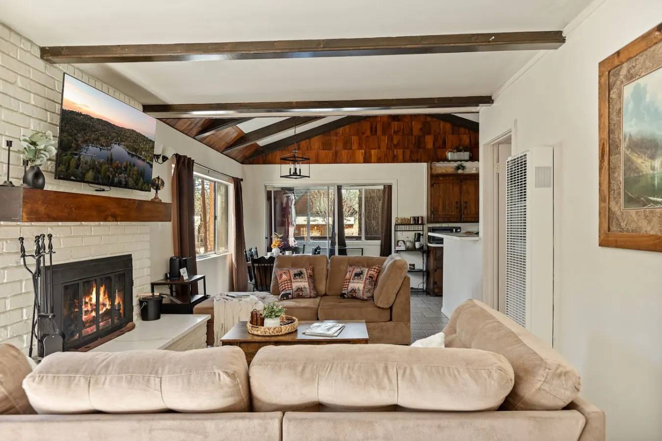 Marin Lodge, Near Slopes w/ Large Backyard, Pets 13