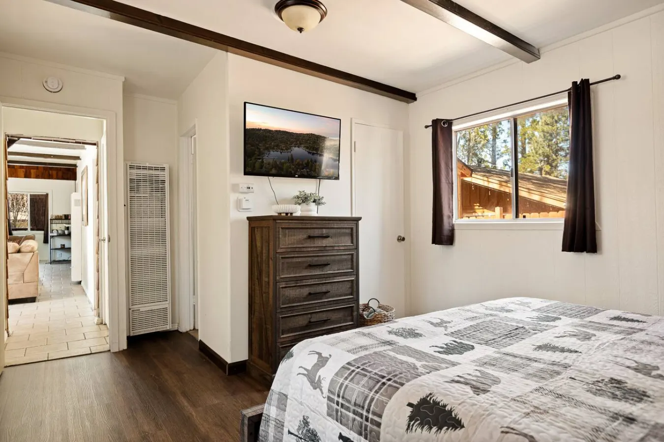Marin Lodge, Near Slopes w/ Large Backyard, Pets 17