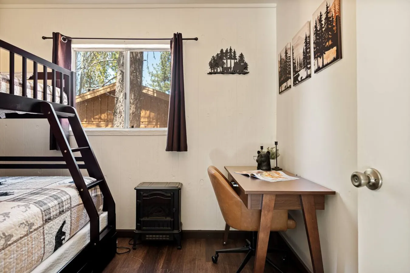Marin Lodge, Near Slopes w/ Large Backyard, Pets 19