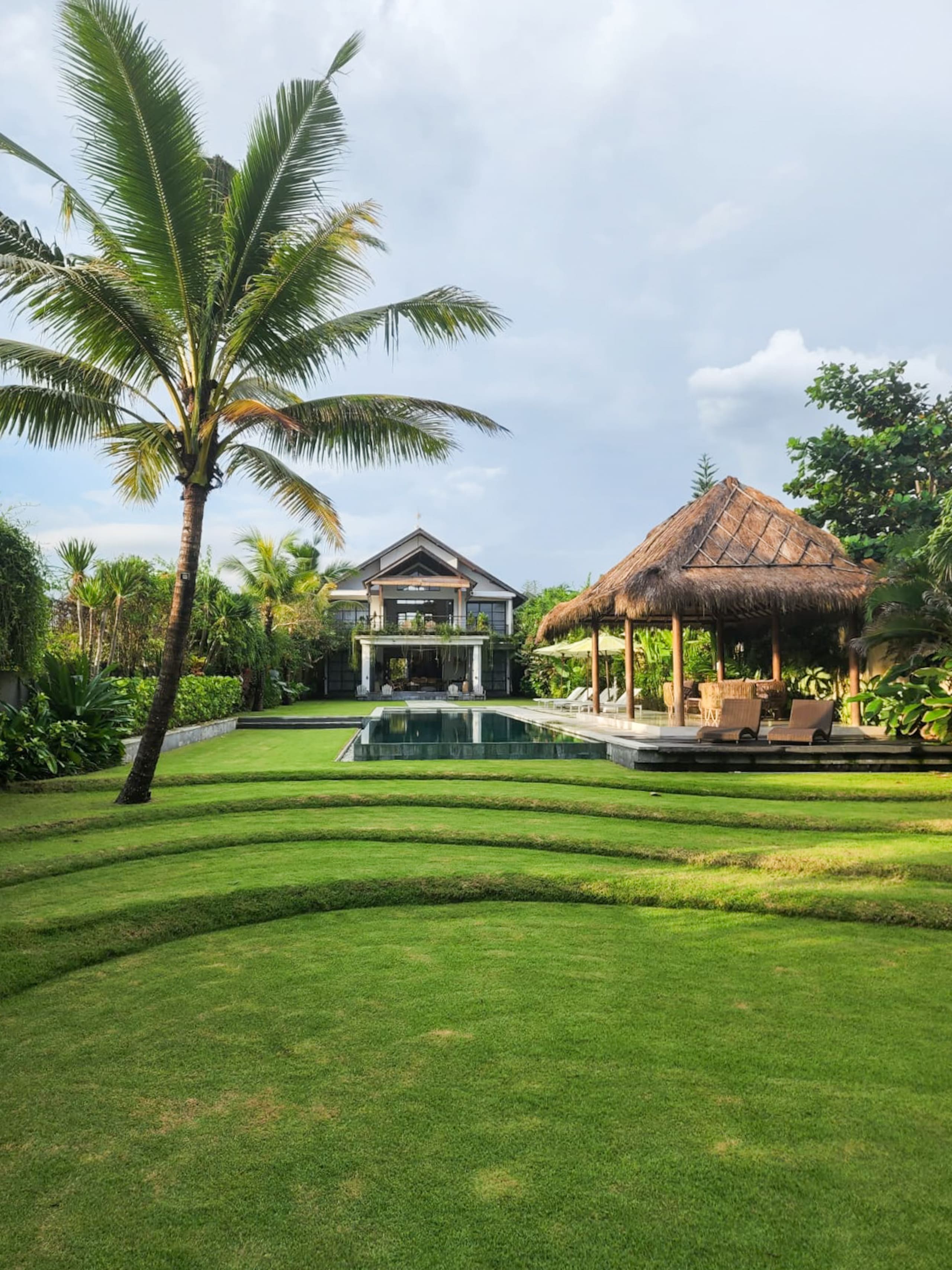 Luxury beachfront Villa Lux Tibubiu, Pasut beach 1