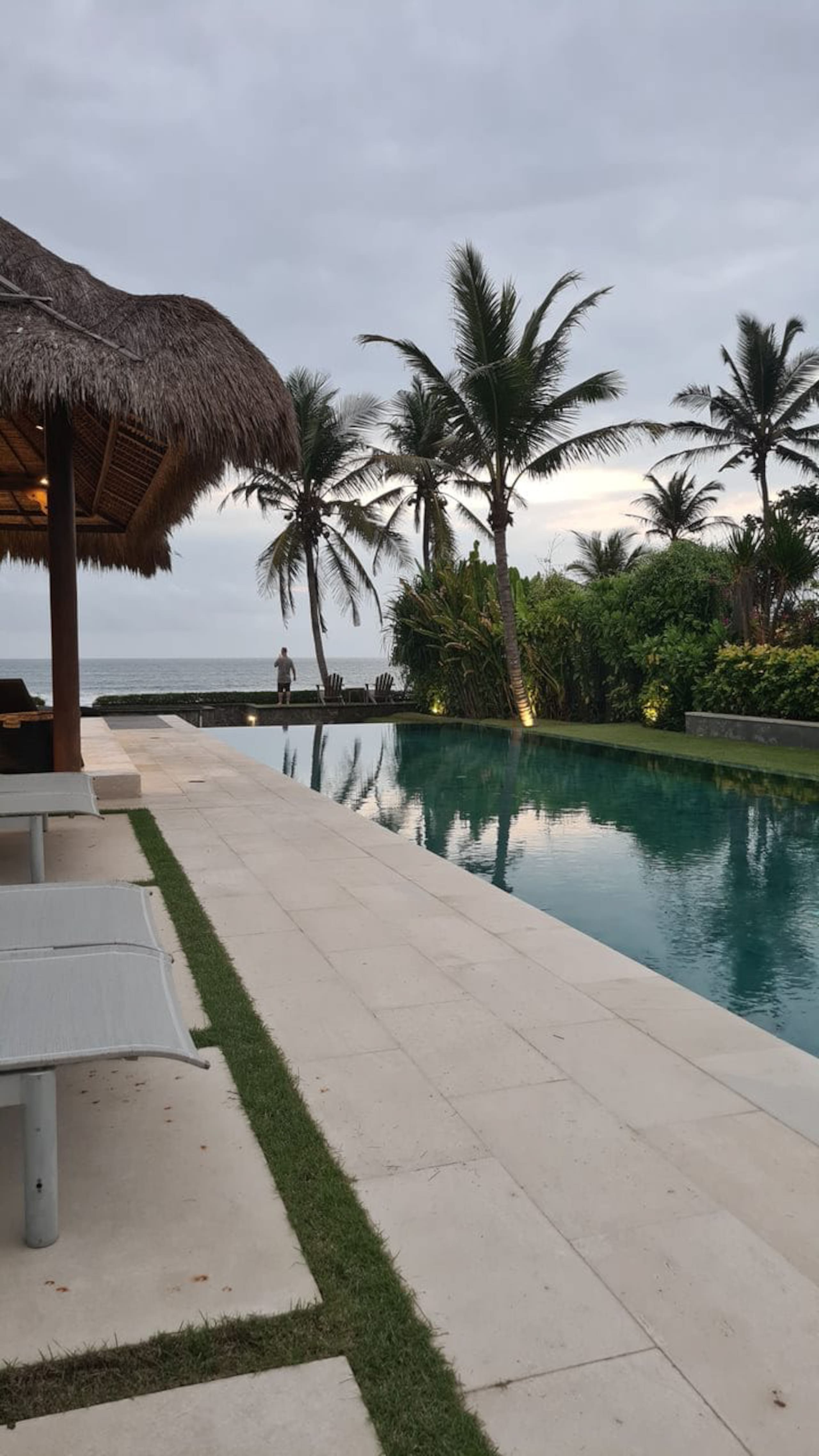 Luxury beachfront Villa Lux Tibubiu, Pasut beach 5