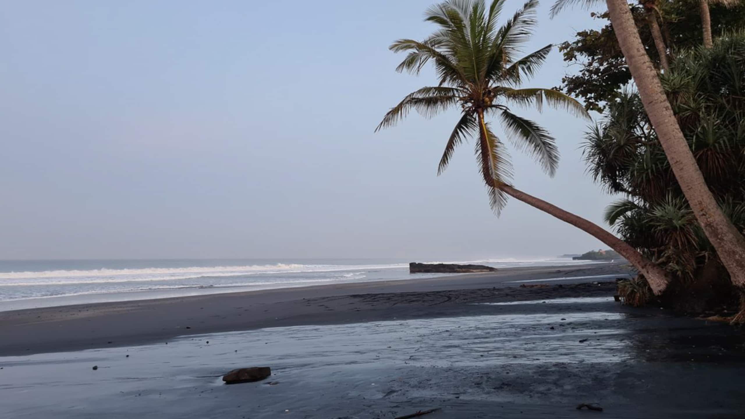 Luxury beachfront Villa Lux Tibubiu, Pasut beach 22