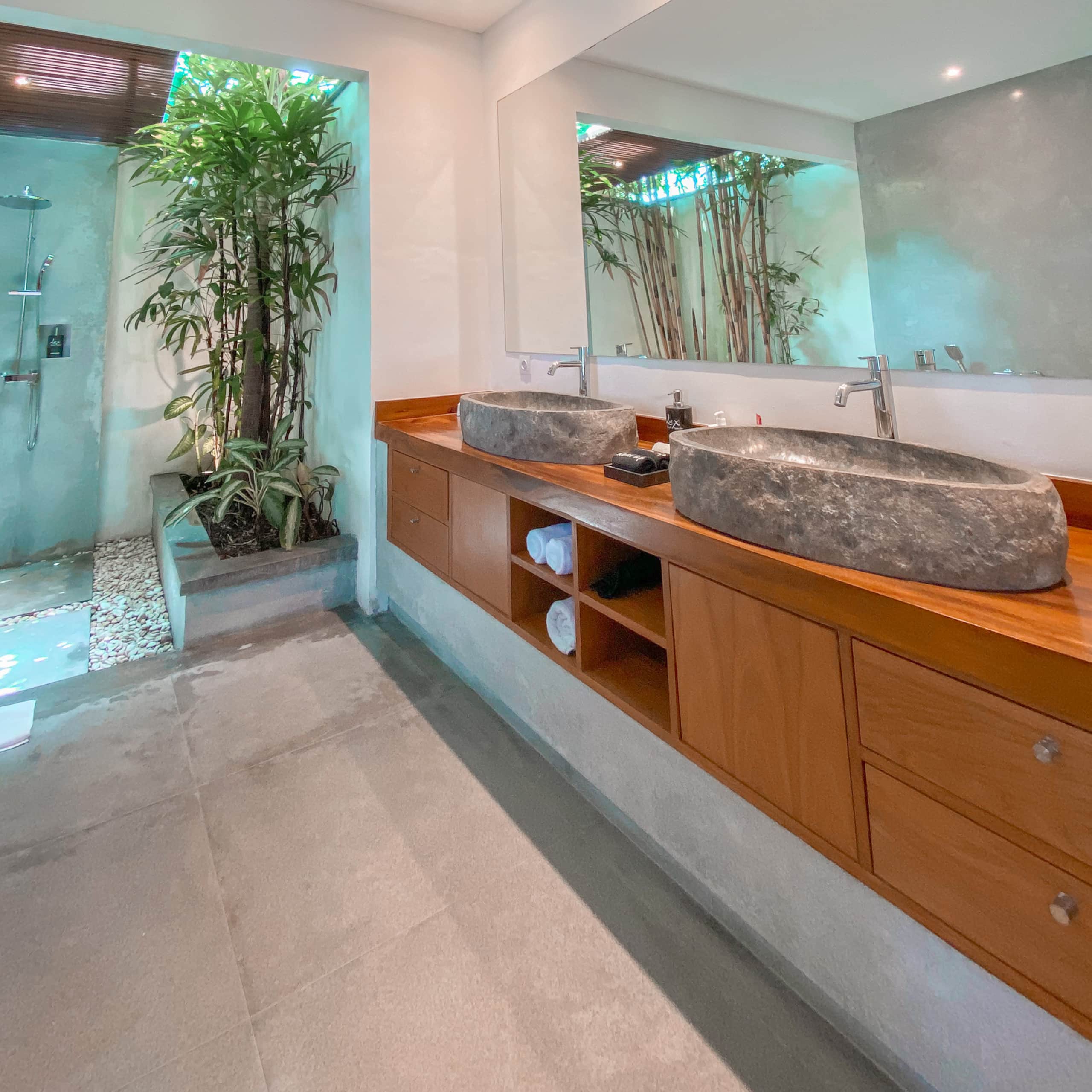 Luxury beachfront Villa Lux Tibubiu, Pasut beach 10
