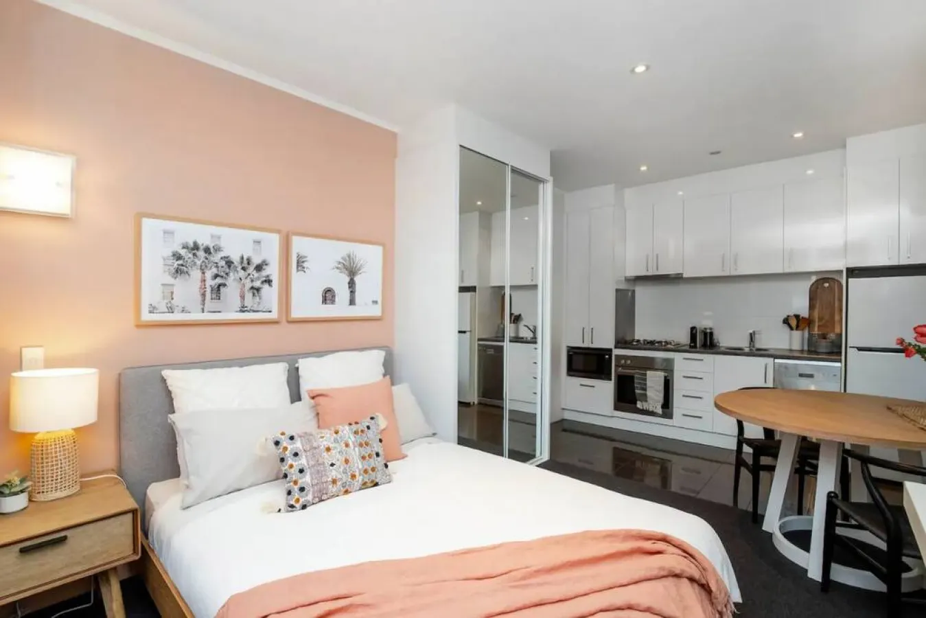 Peach on Sussex—Walkable, Leafy Hideaway near CBD