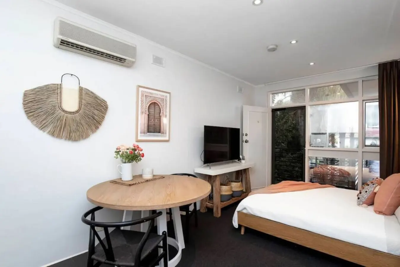 Peach on Sussex—Walkable, Leafy Hideaway near CBD 2