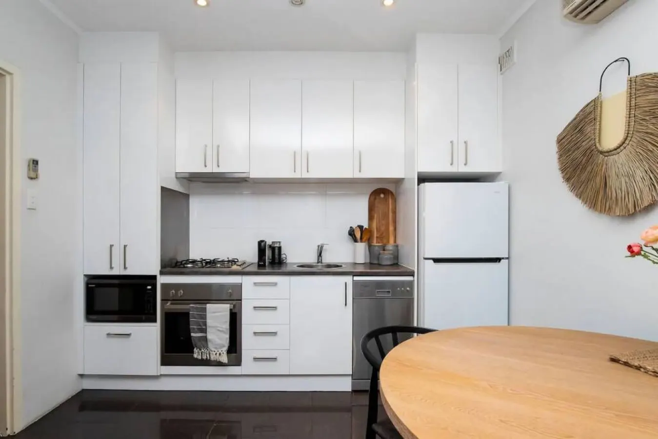 Peach on Sussex—Walkable, Leafy Hideaway near CBD 3