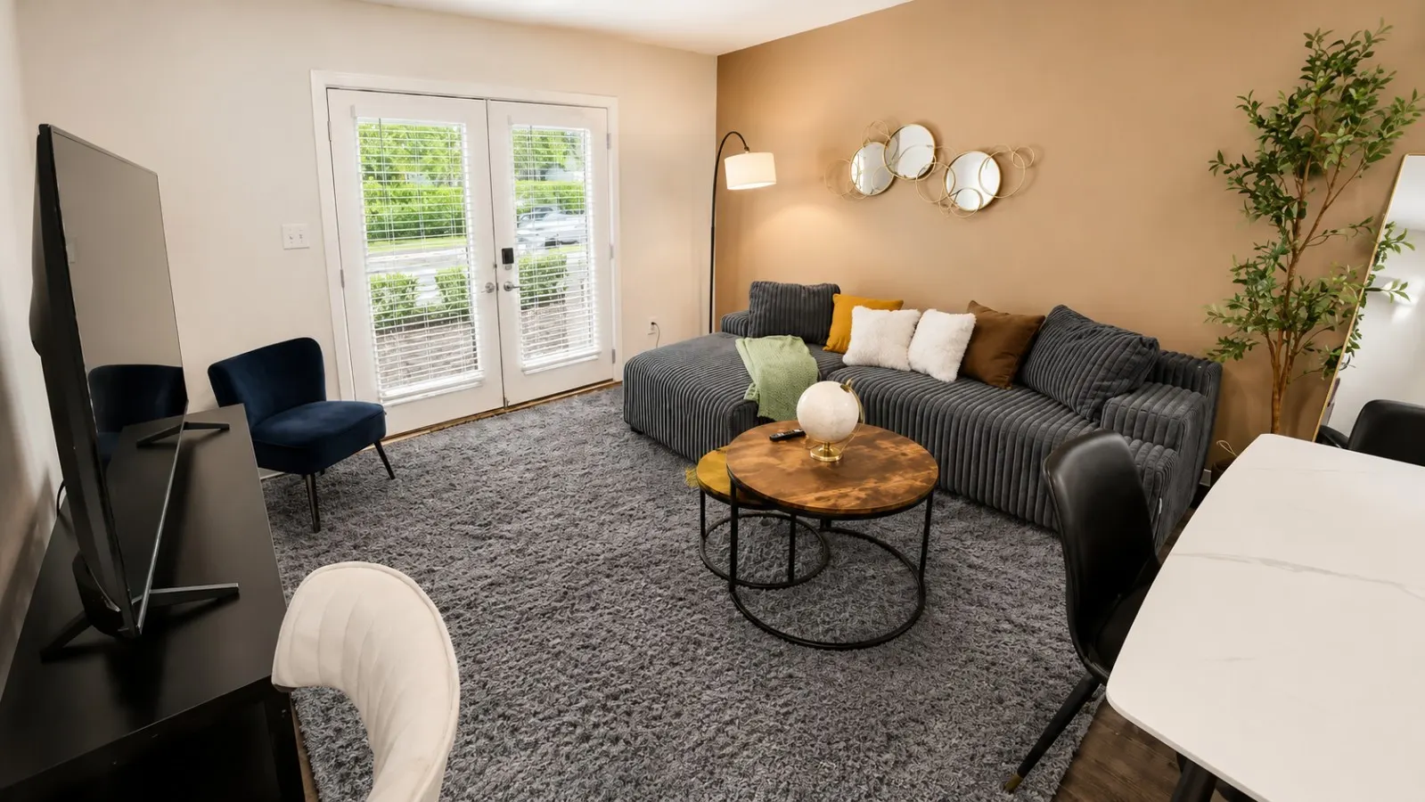 The Sutton | Modern 2BR Escape C2 — foto 3