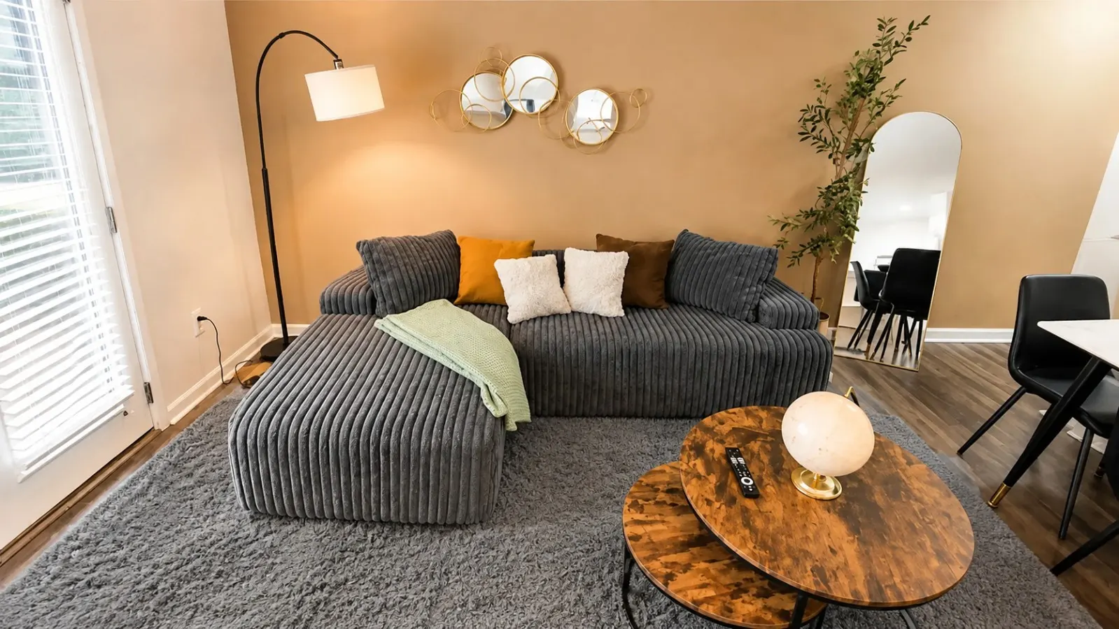 The Sutton | Modern 2BR Escape C2 — foto 4