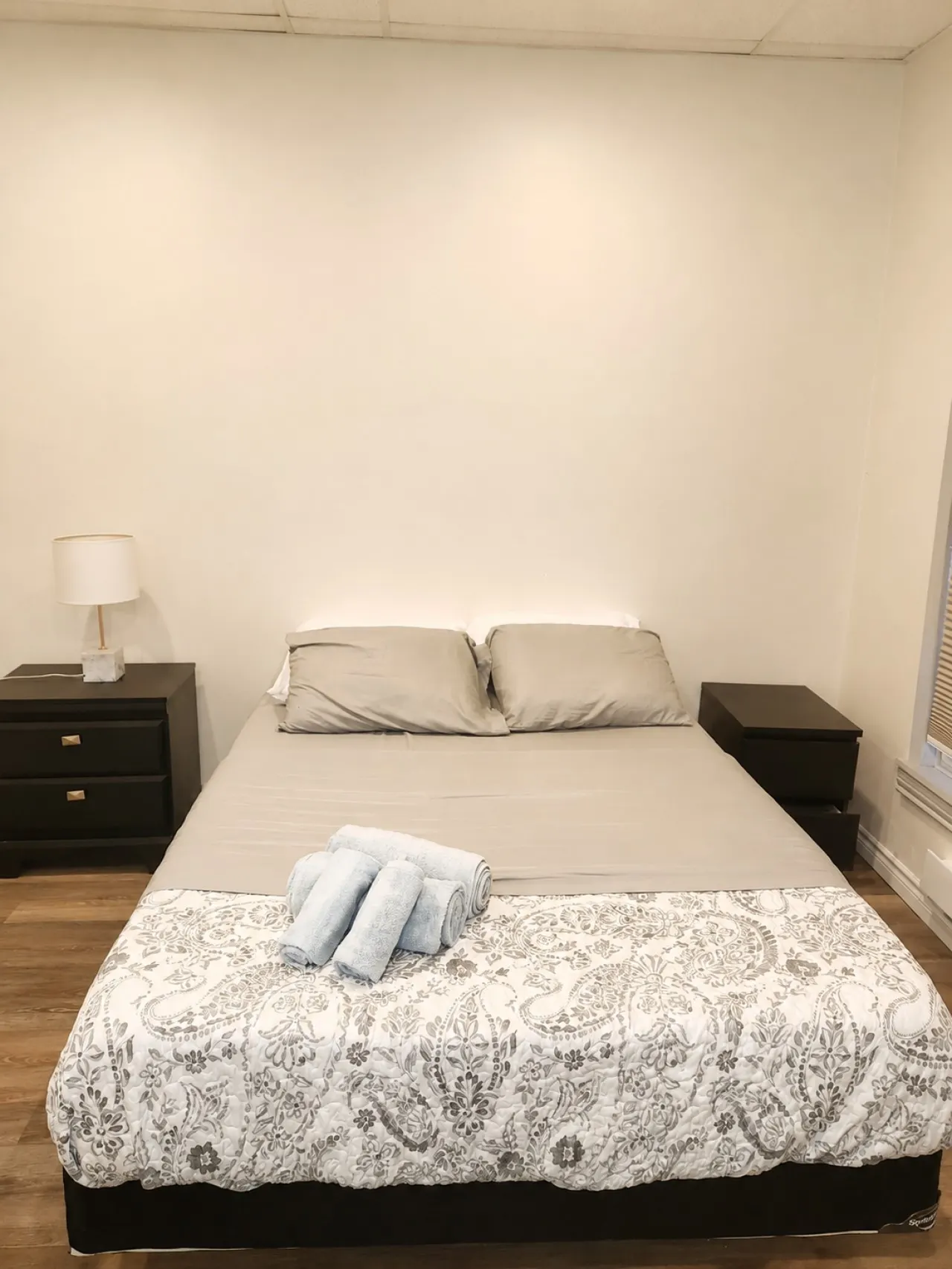 The Napanee Studio| Modern Stay in Dundas — photo 2