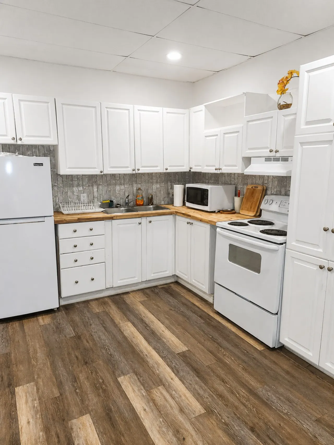 The Napanee Studio| Modern Stay in Dundas — photo 4