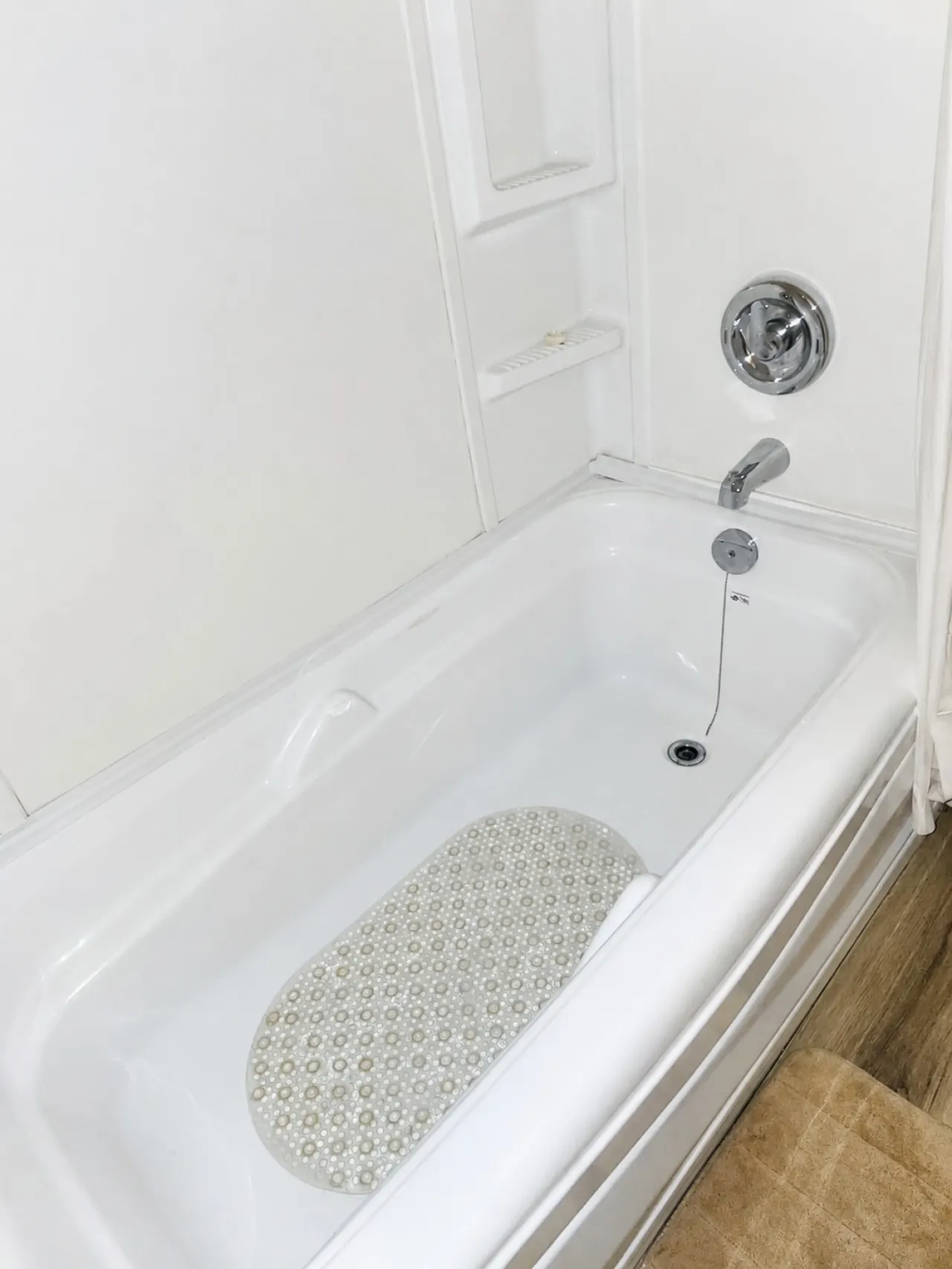 The Napanee Studio Modern Stay in Dundas 8