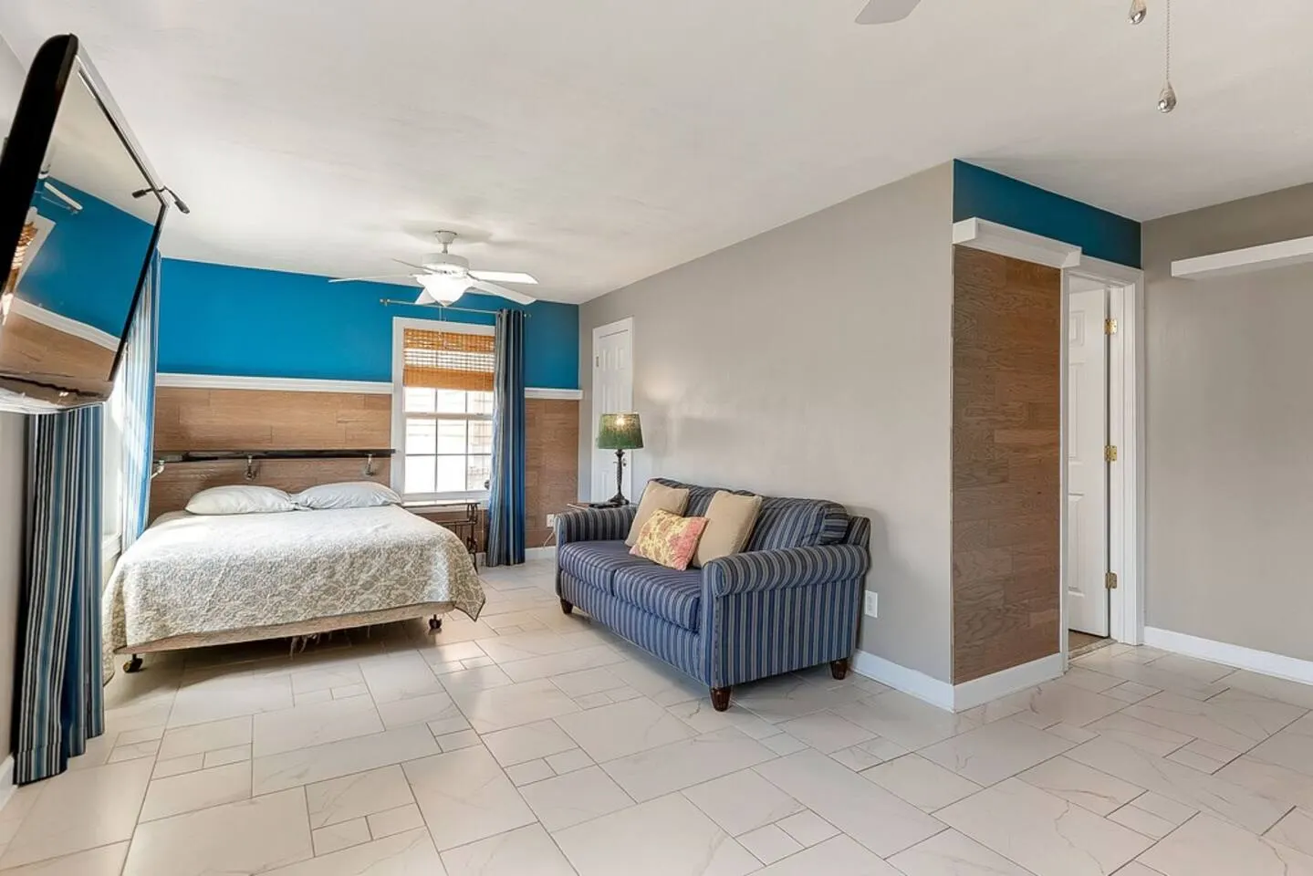 Dog-Friendly Norfolk Beach Retreat for Families 10