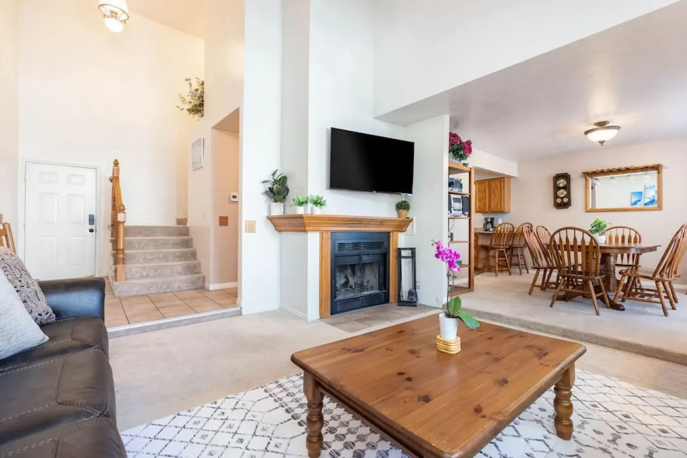Wasatch Grove | 4BR Ski Retreat + Private Hot Tub | Sleeps 12