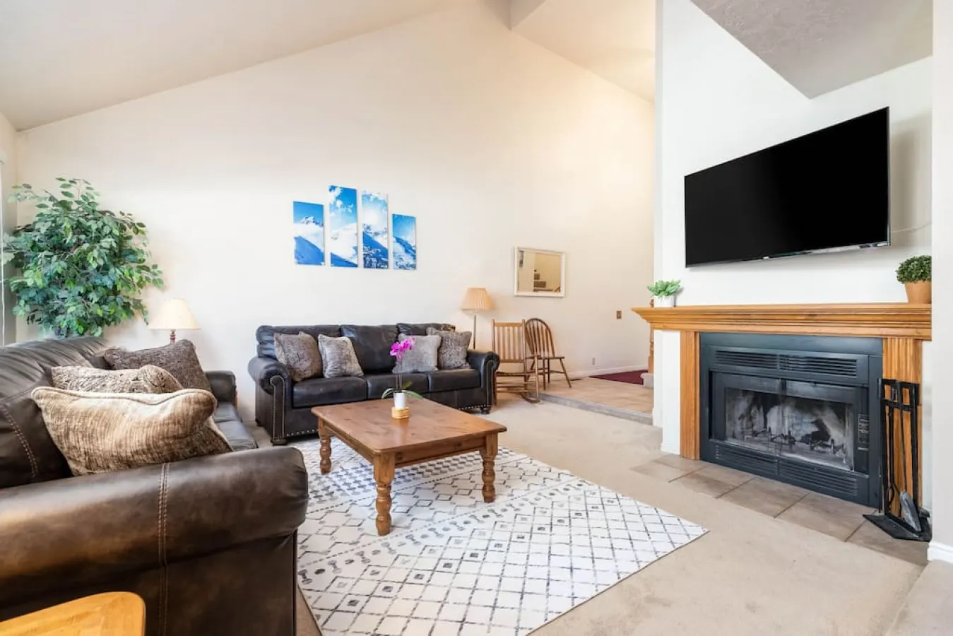 Wasatch Grove | 4BR Ski Retreat + Private Hot Tub | Sleeps 12 — photo 2