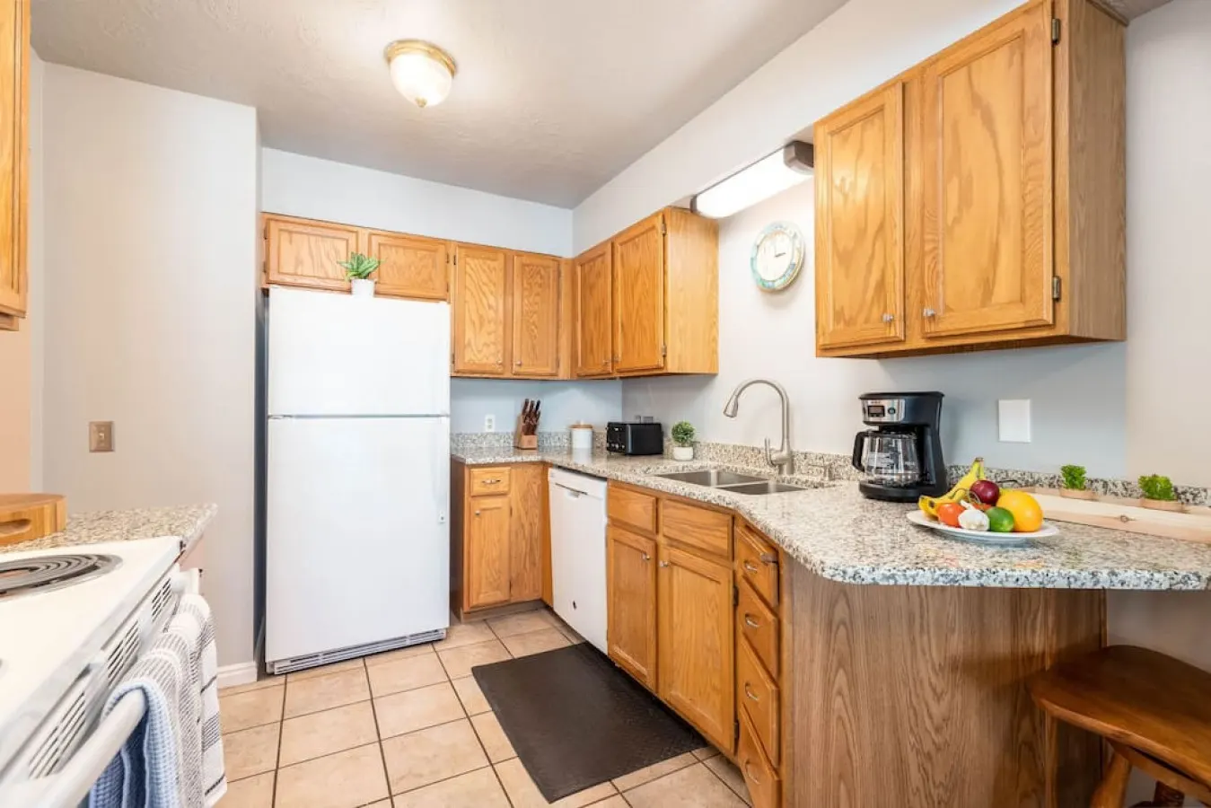 Wasatch Grove 4BR Ski Retreat + Private Hot Tub Sleeps 12 15
