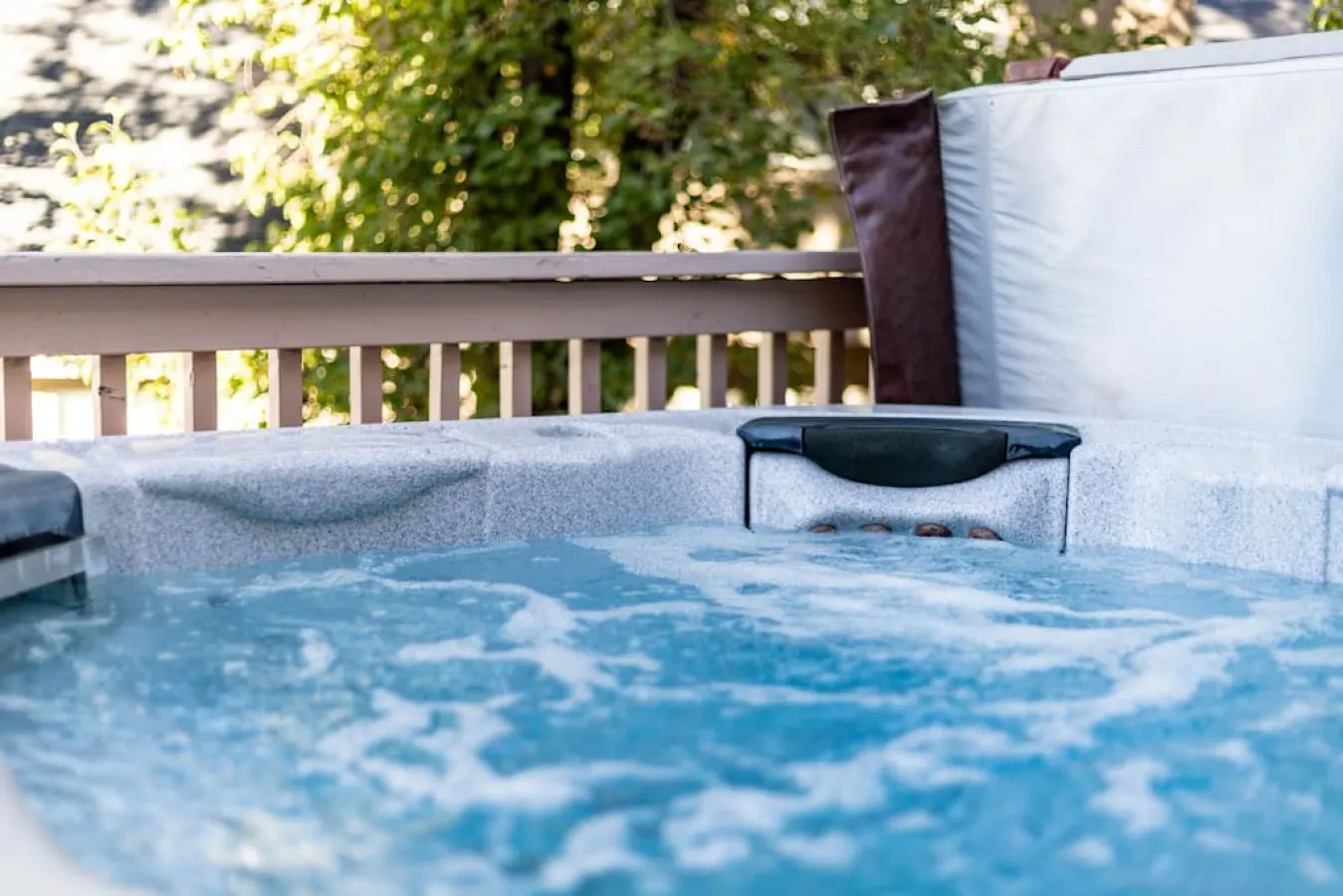 Wasatch Grove 4BR Ski Retreat + Private Hot Tub Sleeps 12 16