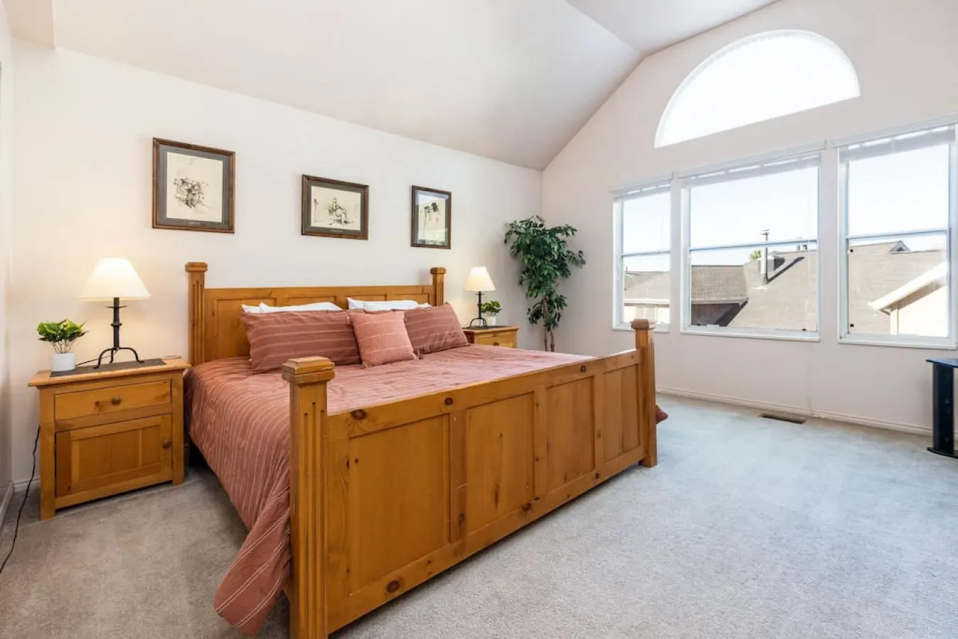 Wasatch Grove 4BR Ski Retreat + Private Hot Tub Sleeps 12 18