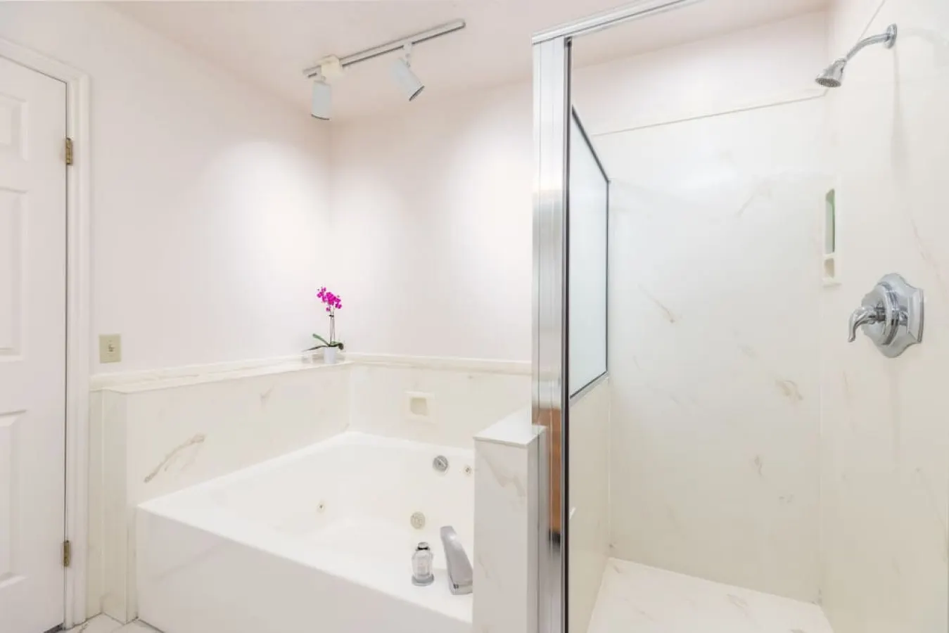 Wasatch Grove 4BR Ski Retreat + Private Hot Tub Sleeps 12 19