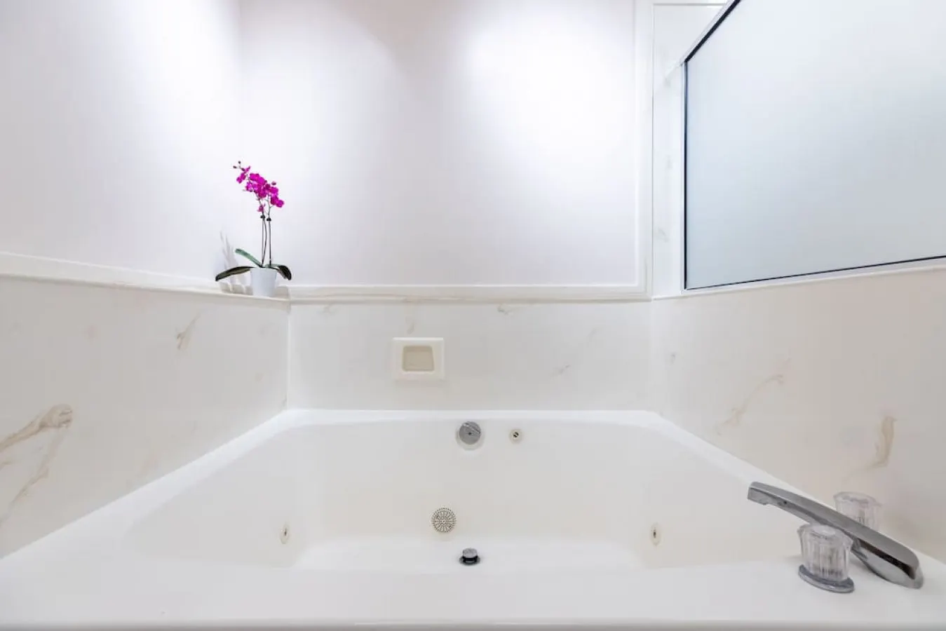 Wasatch Grove 4BR Ski Retreat + Private Hot Tub Sleeps 12 20