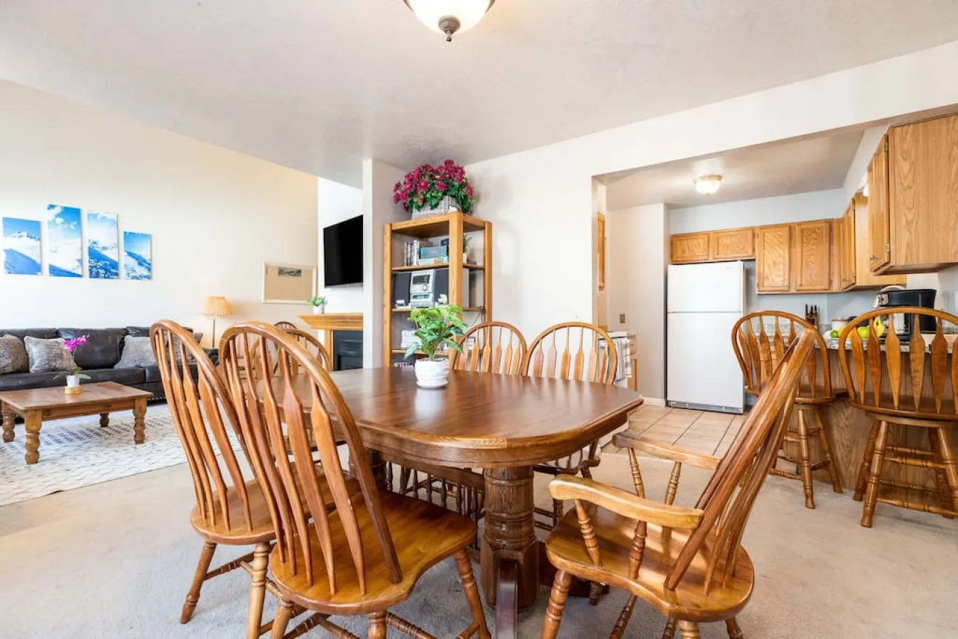 Wasatch Grove 4BR Ski Retreat + Private Hot Tub Sleeps 12 6