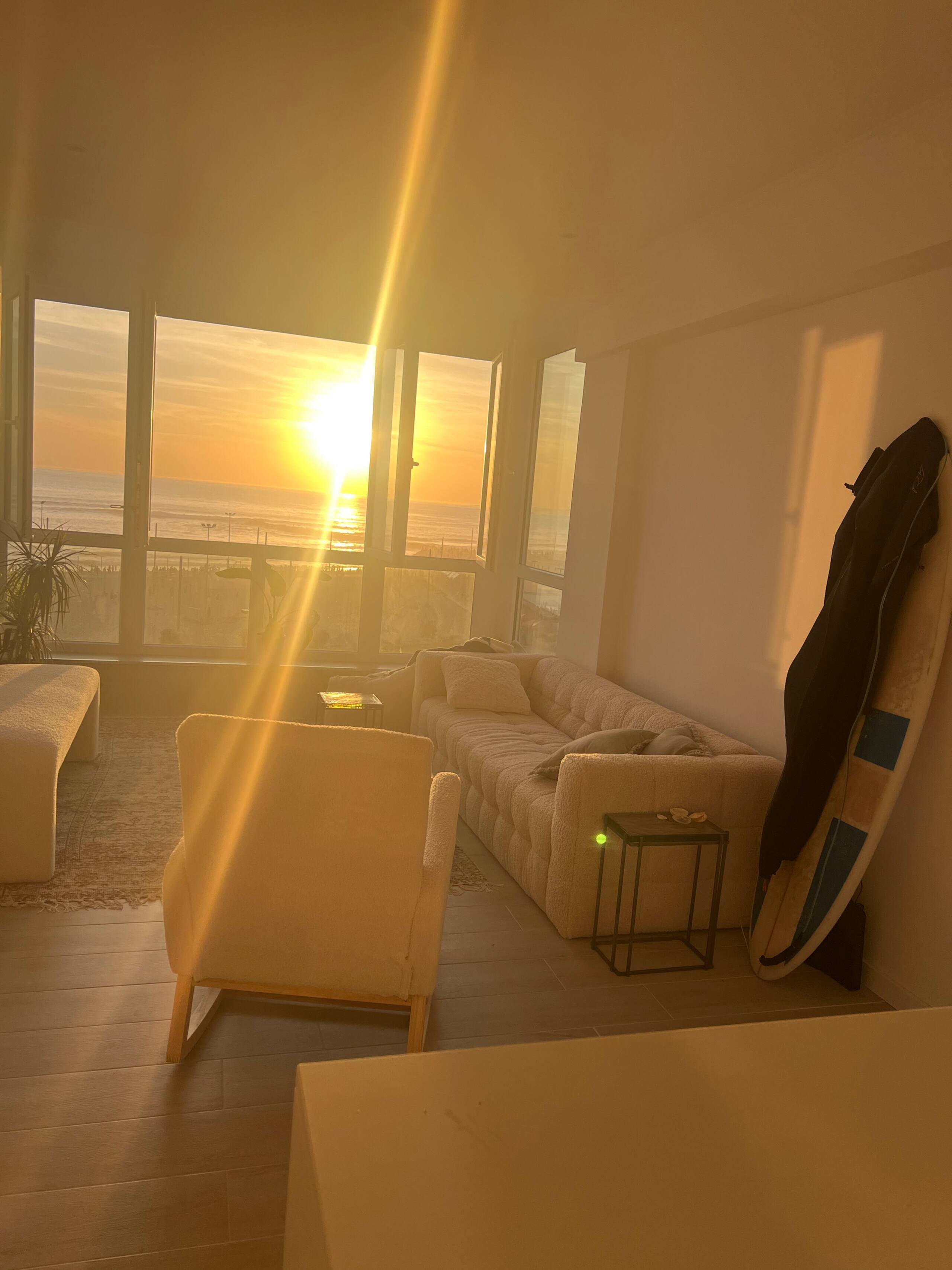 Cozy oceanfront surf penthouse with epic rooftop 8