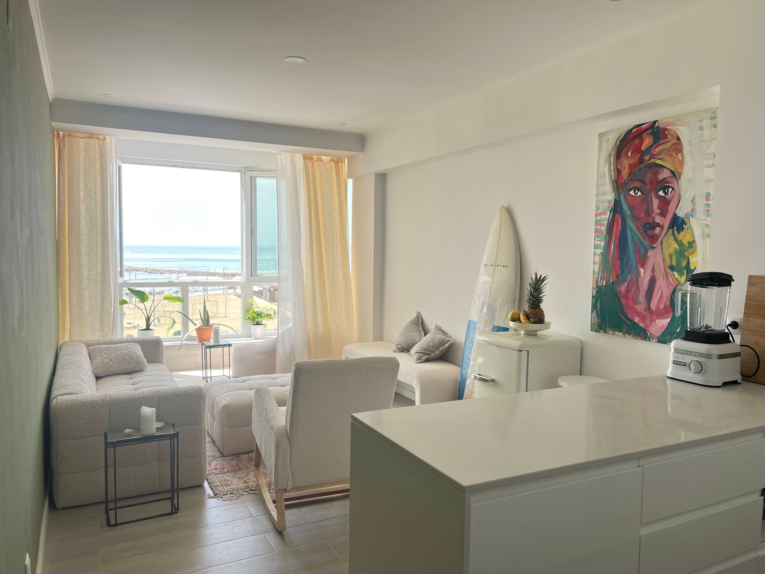 Cozy oceanfront surf penthouse with epic rooftop 14