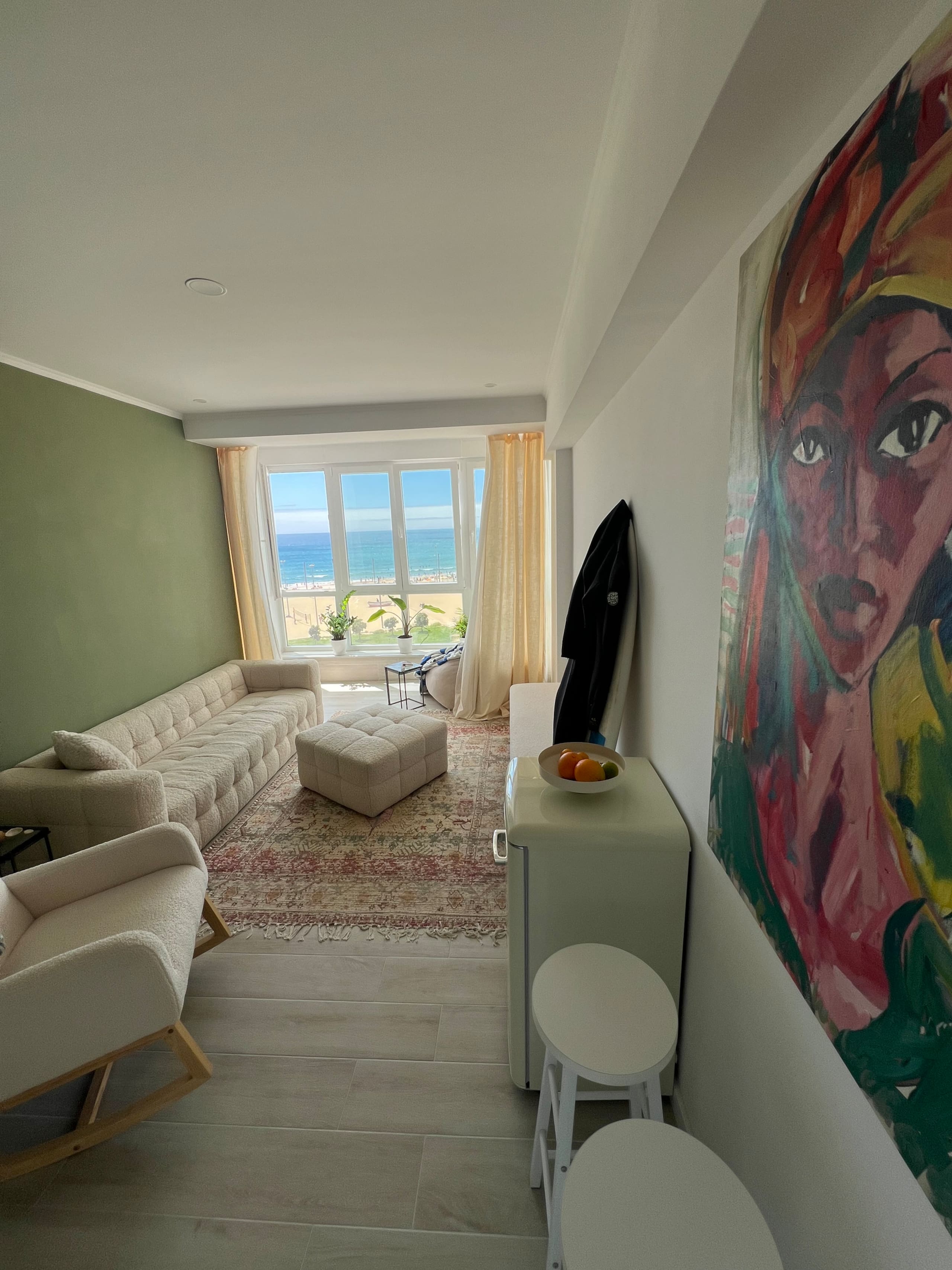 Cozy oceanfront surf penthouse with epic rooftop 6