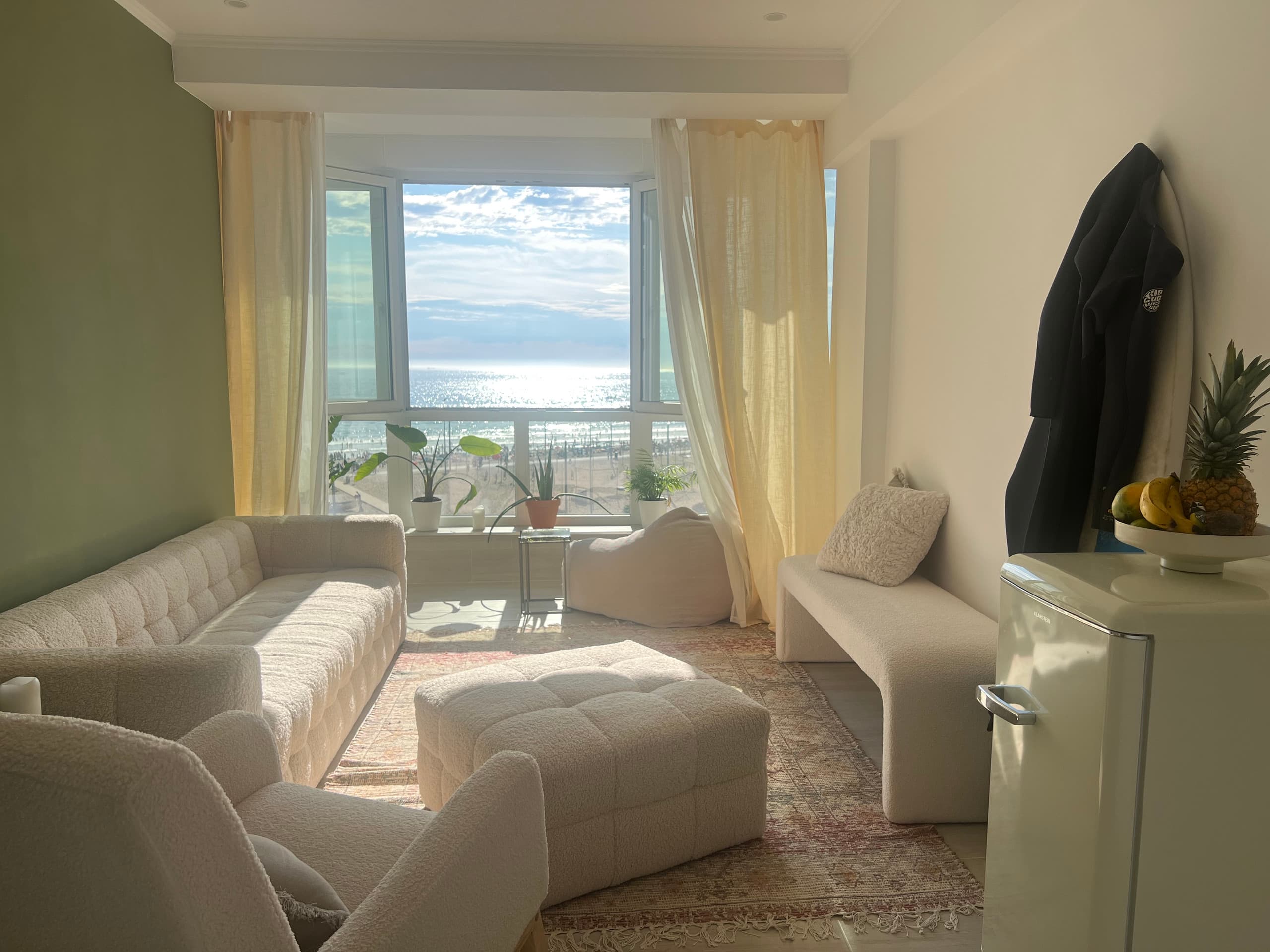 Cozy oceanfront surf penthouse with epic rooftop 13