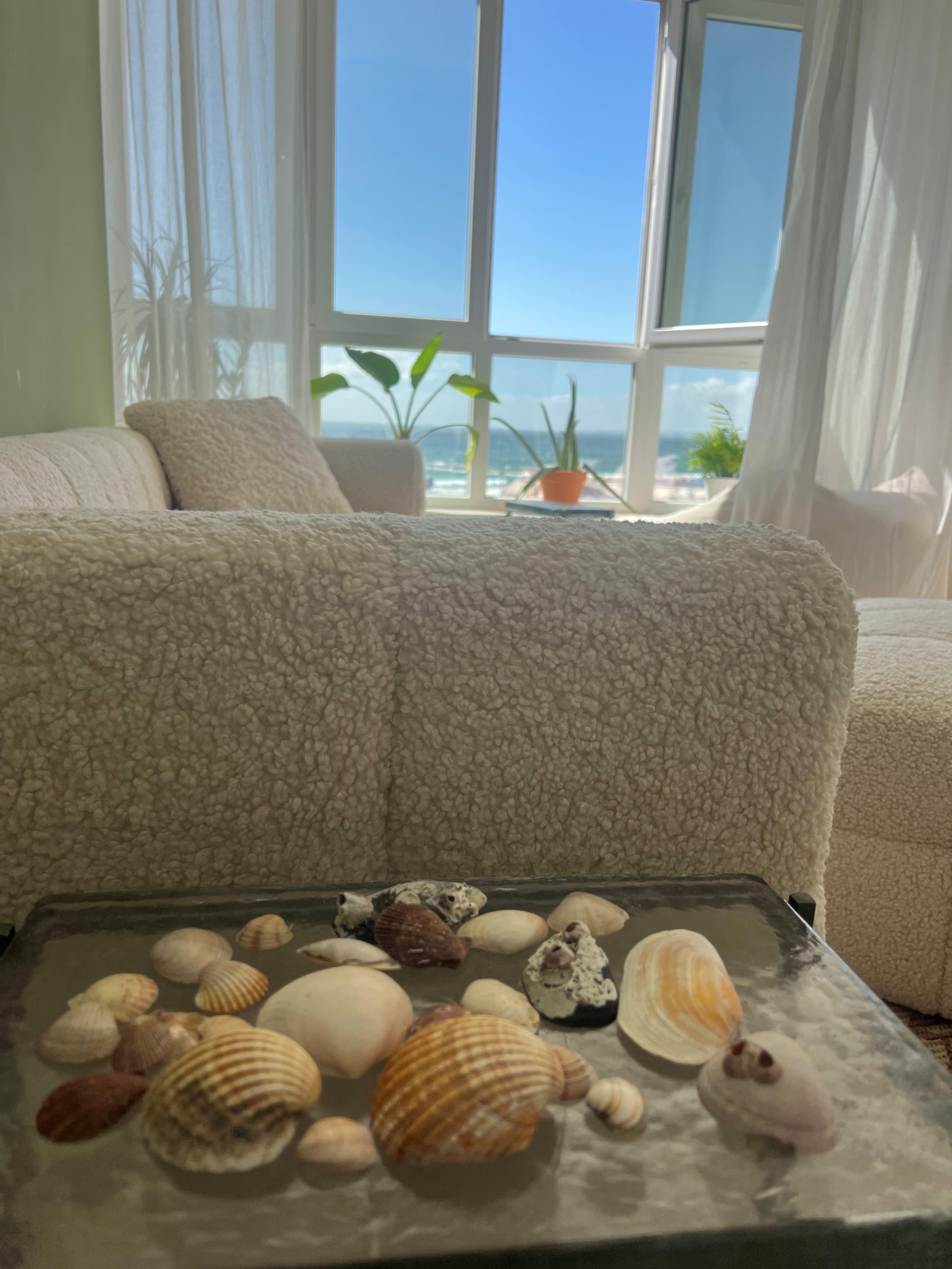 Cozy oceanfront surf penthouse with epic rooftop 5