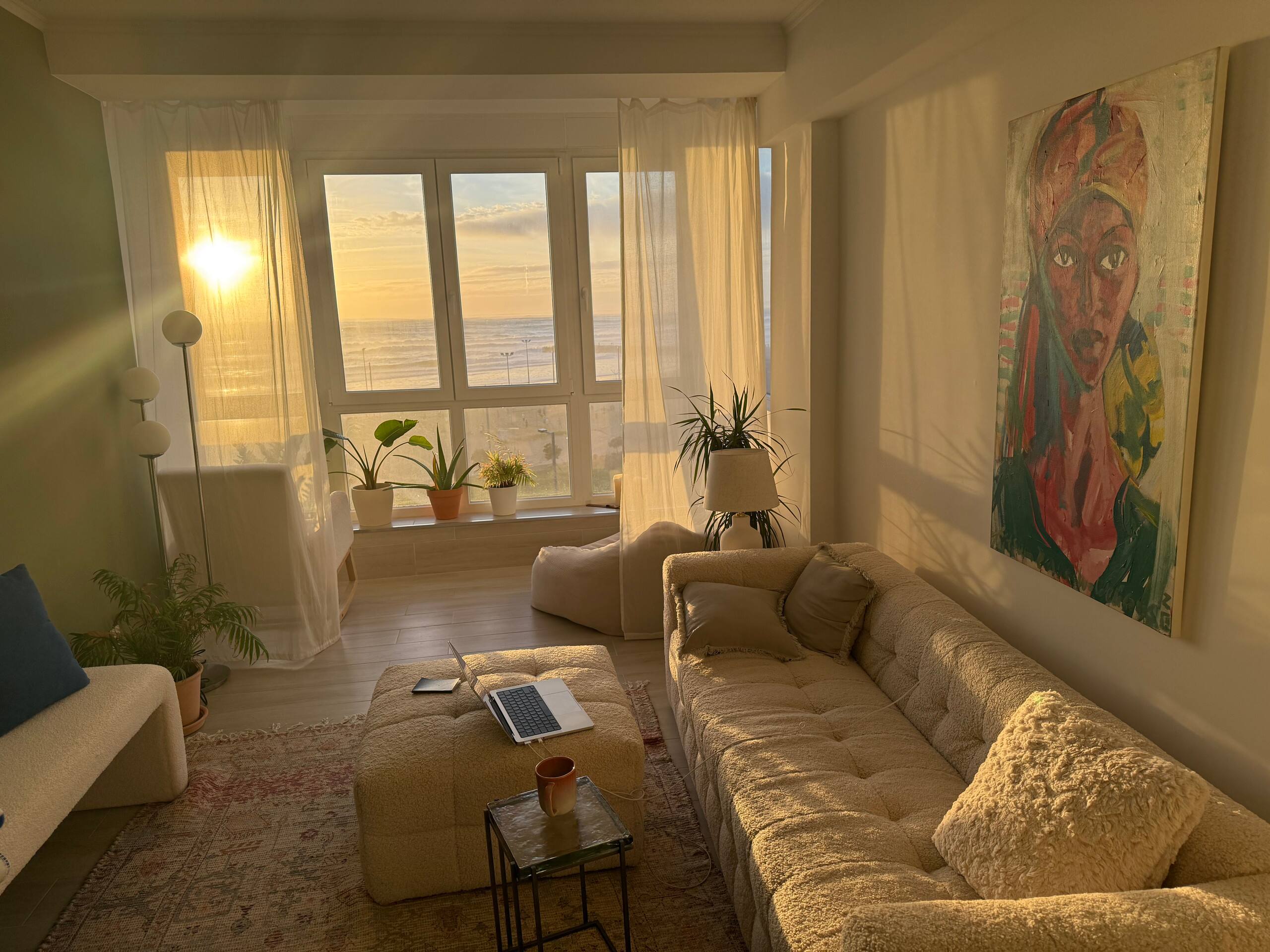 Cozy oceanfront surf penthouse with epic rooftop 10