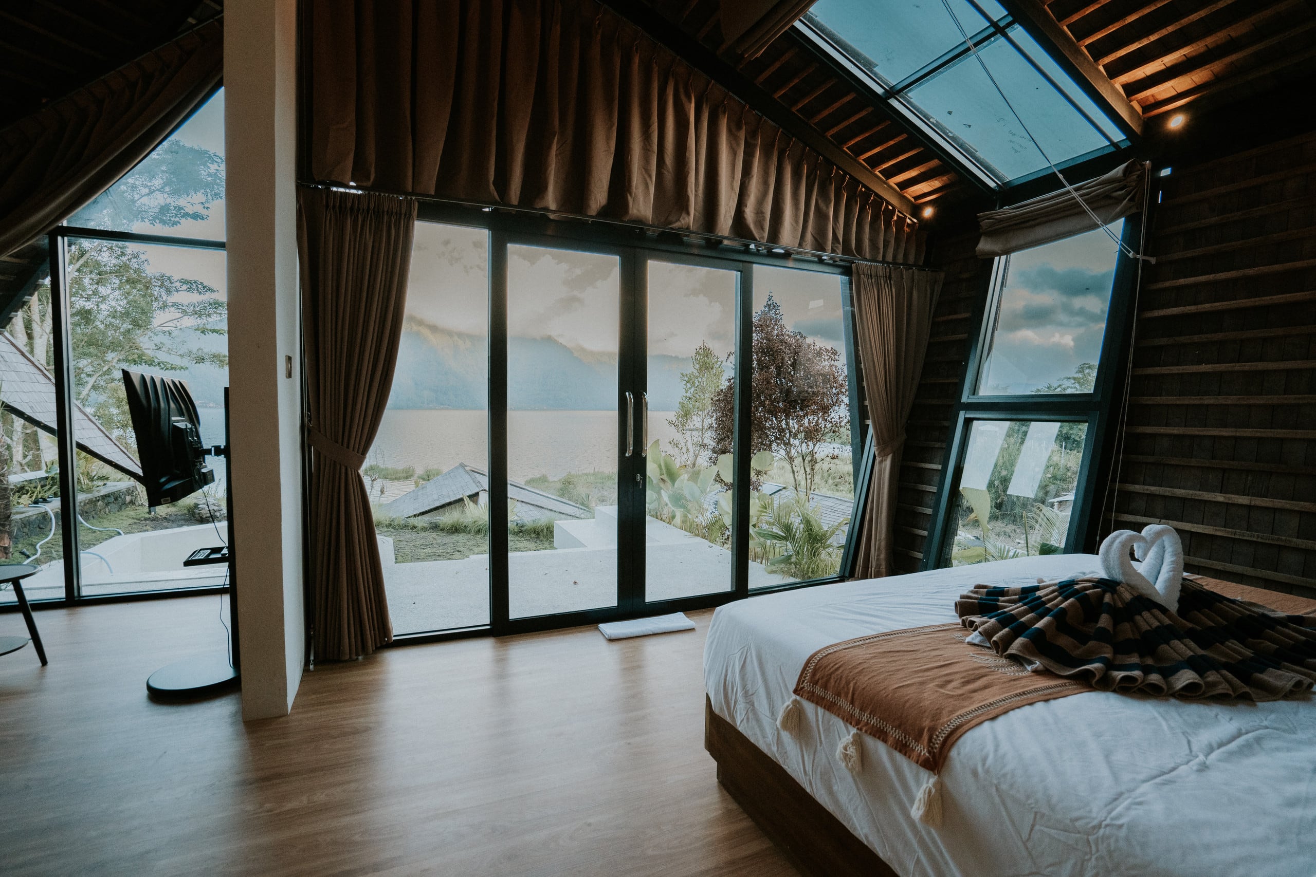 Skylake Suite - Lakefront Hot Spring & Lake View 9