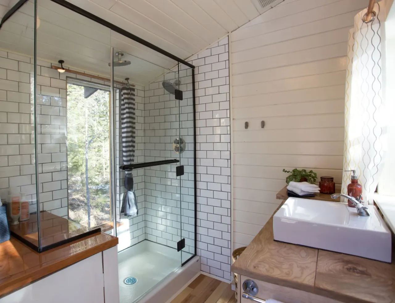 Shackup Cabin— Wood Fired Hot Tub & Near the beach 16