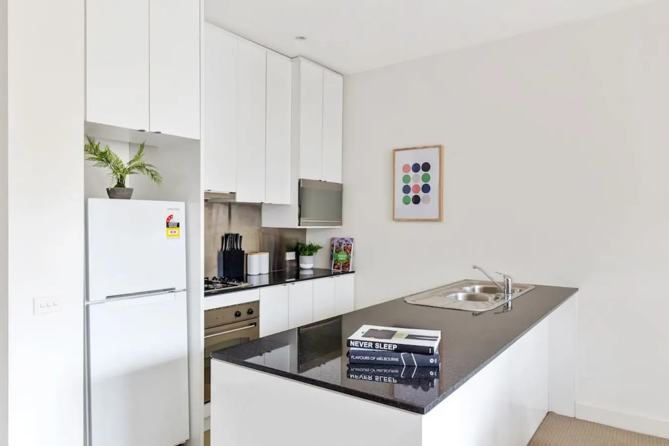 Izzy: 2 Bed, 2 Bath Apartment in CBD 8