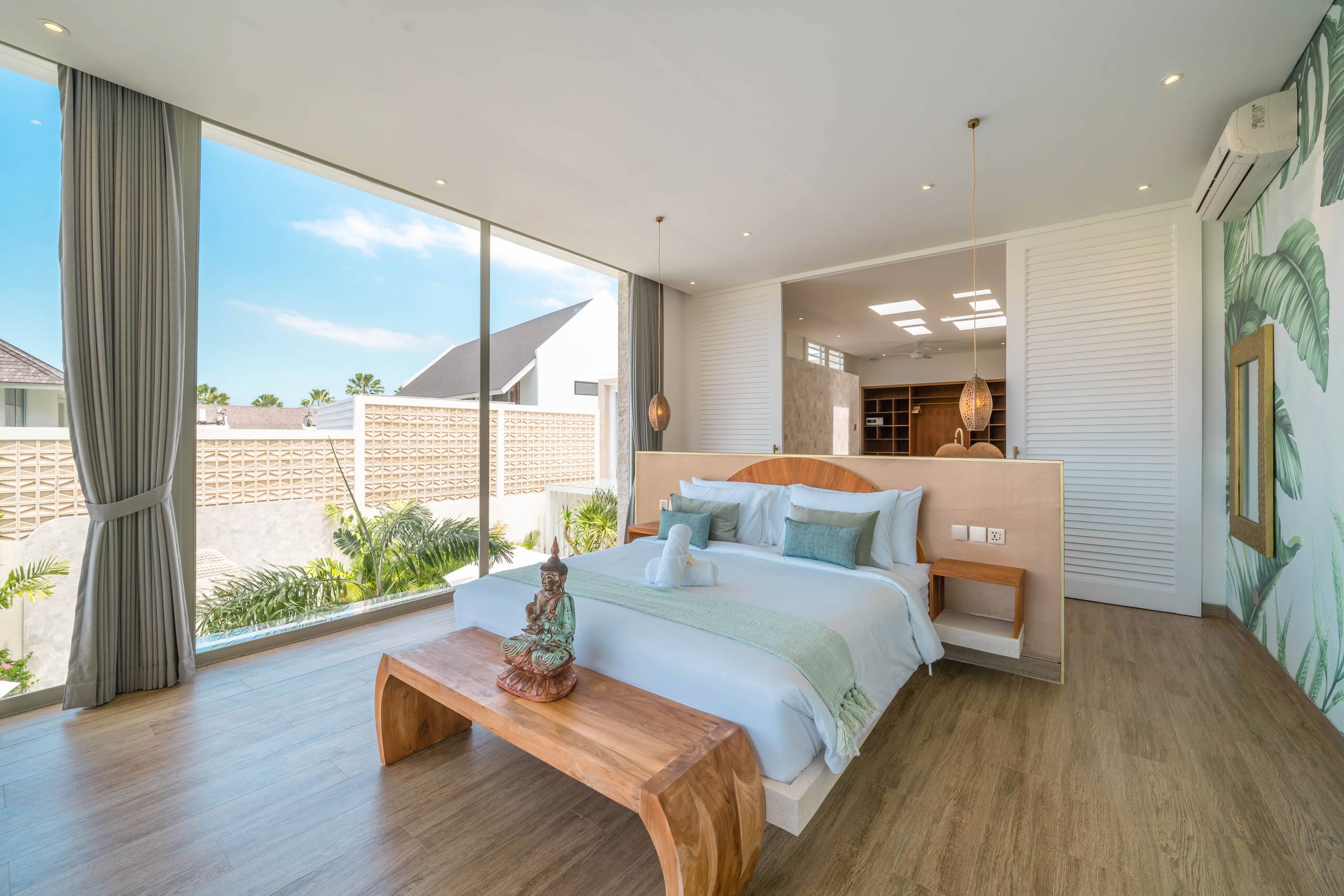Fabulous New Designer Villa Next to the Beach 38