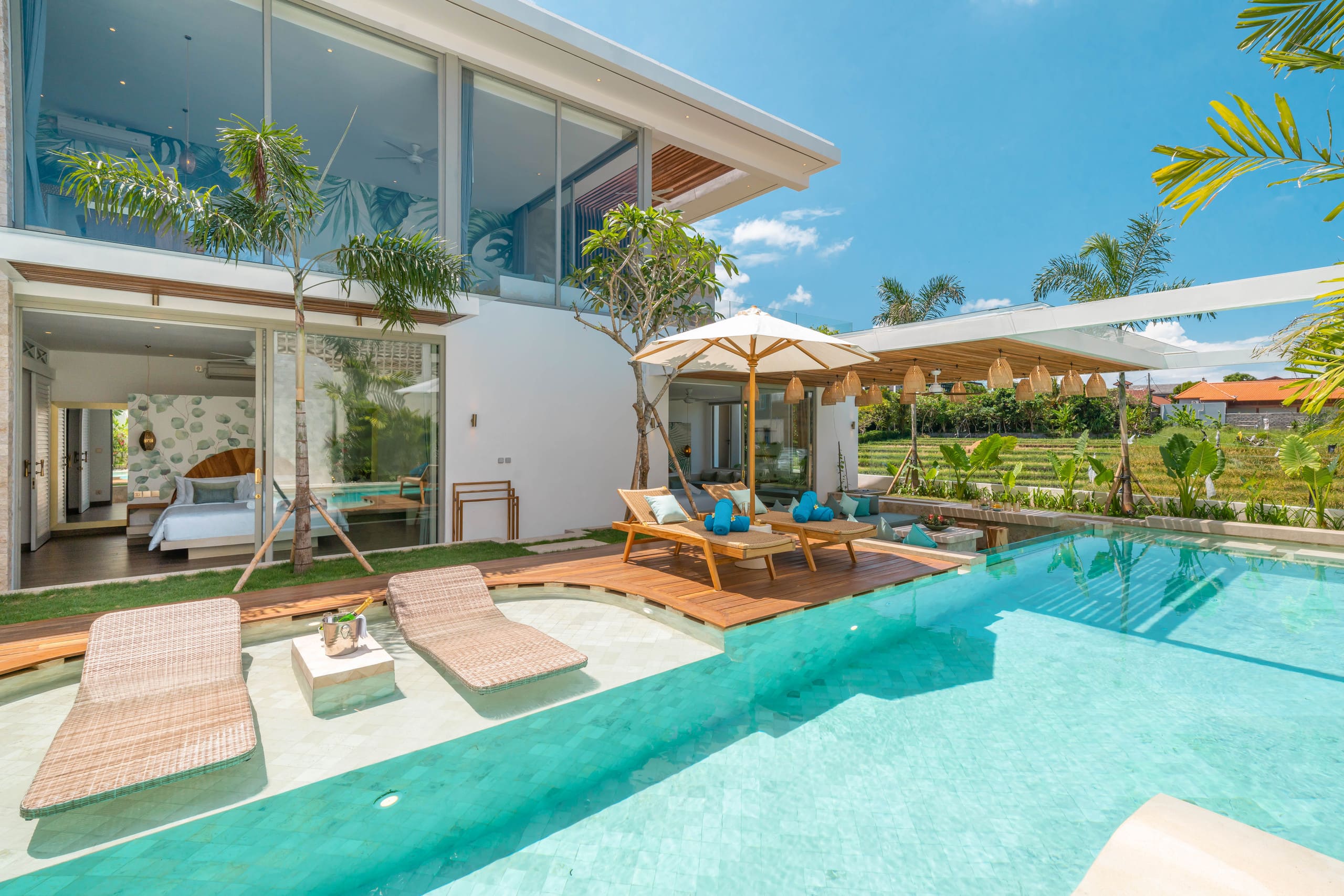 Fabulous New Designer Villa Next to the Beach — photo 5