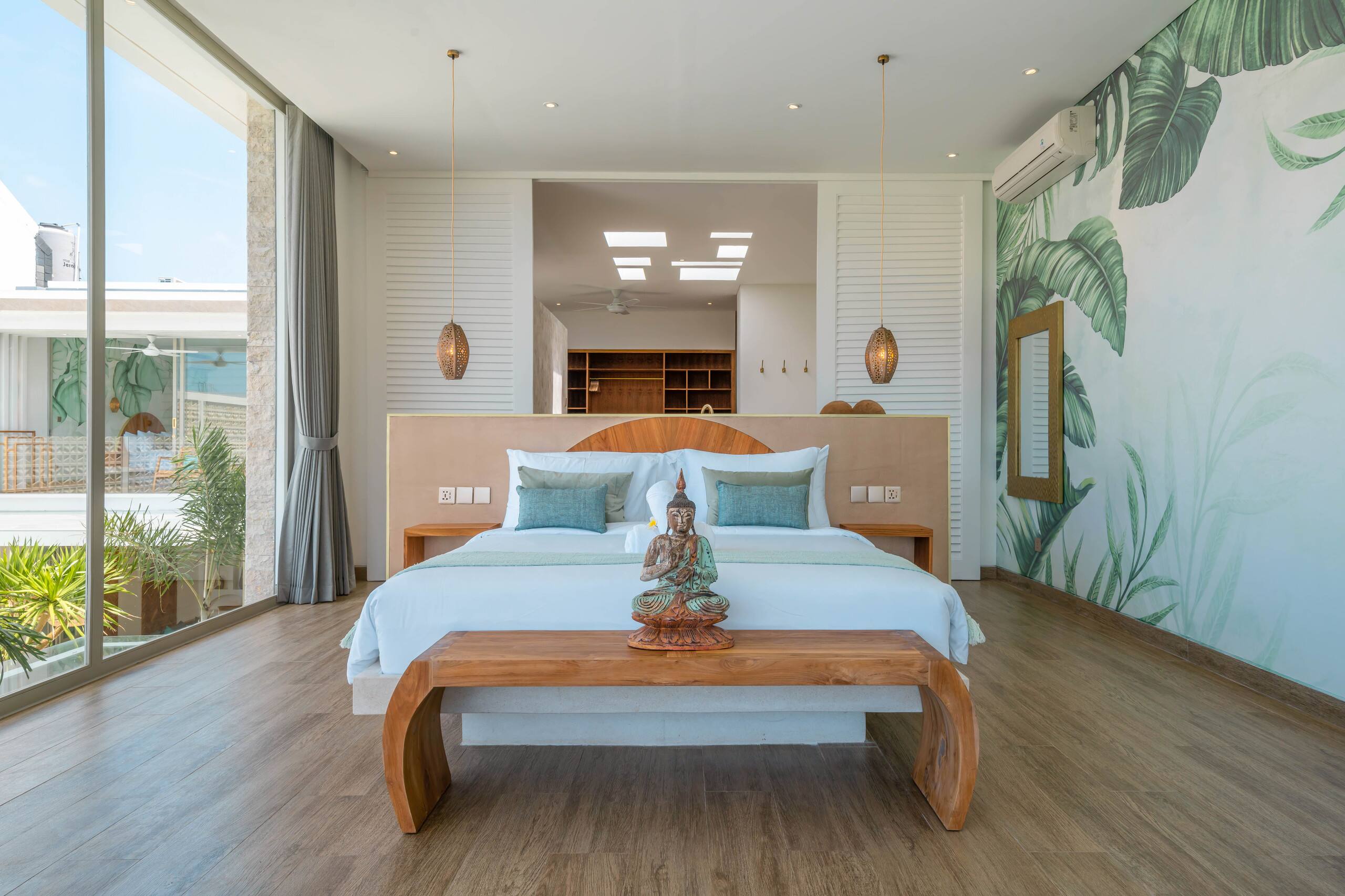 Fabulous New Designer Villa Next to the Beach — photo 2